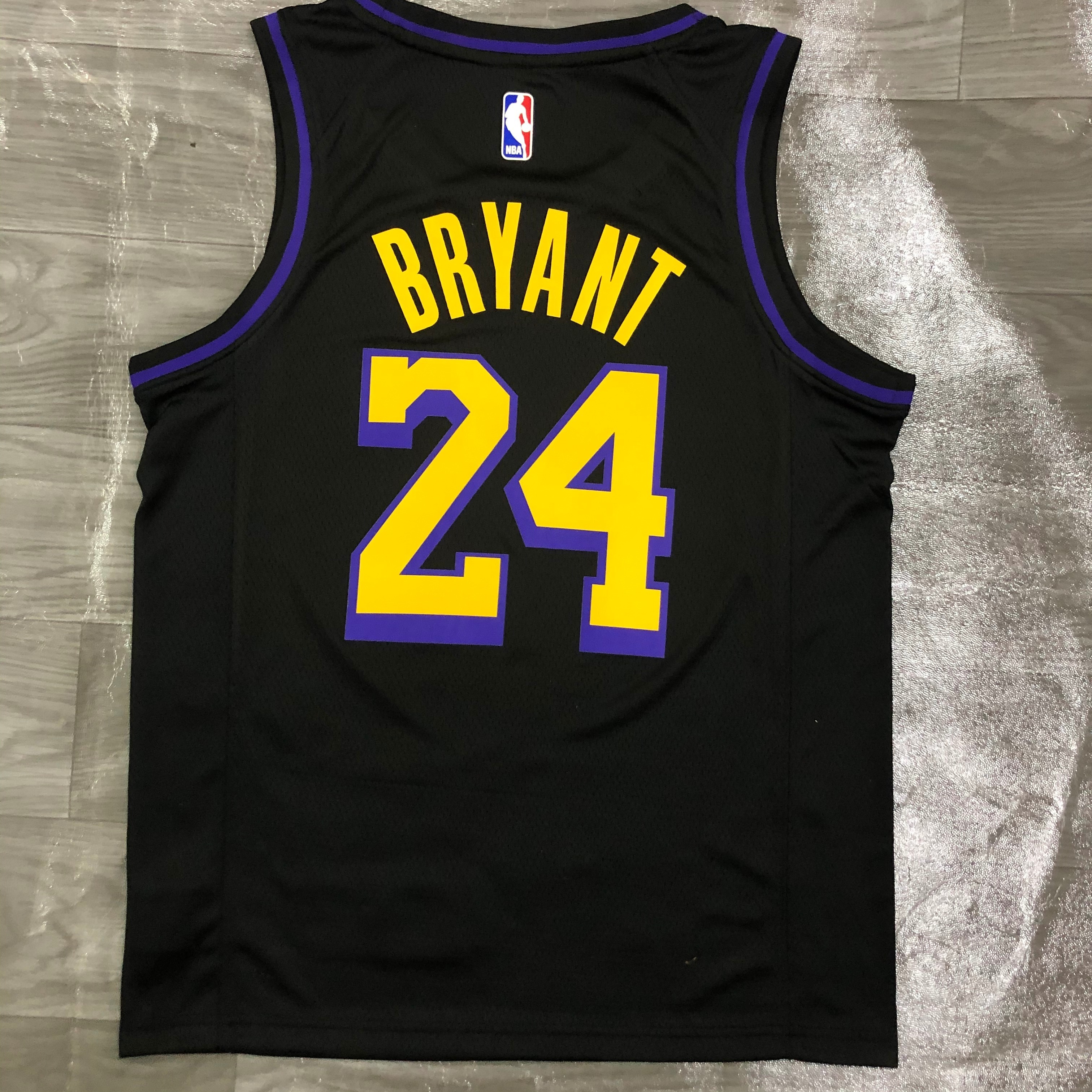 Lakers crewneck Black Latin No. 24 Bryant