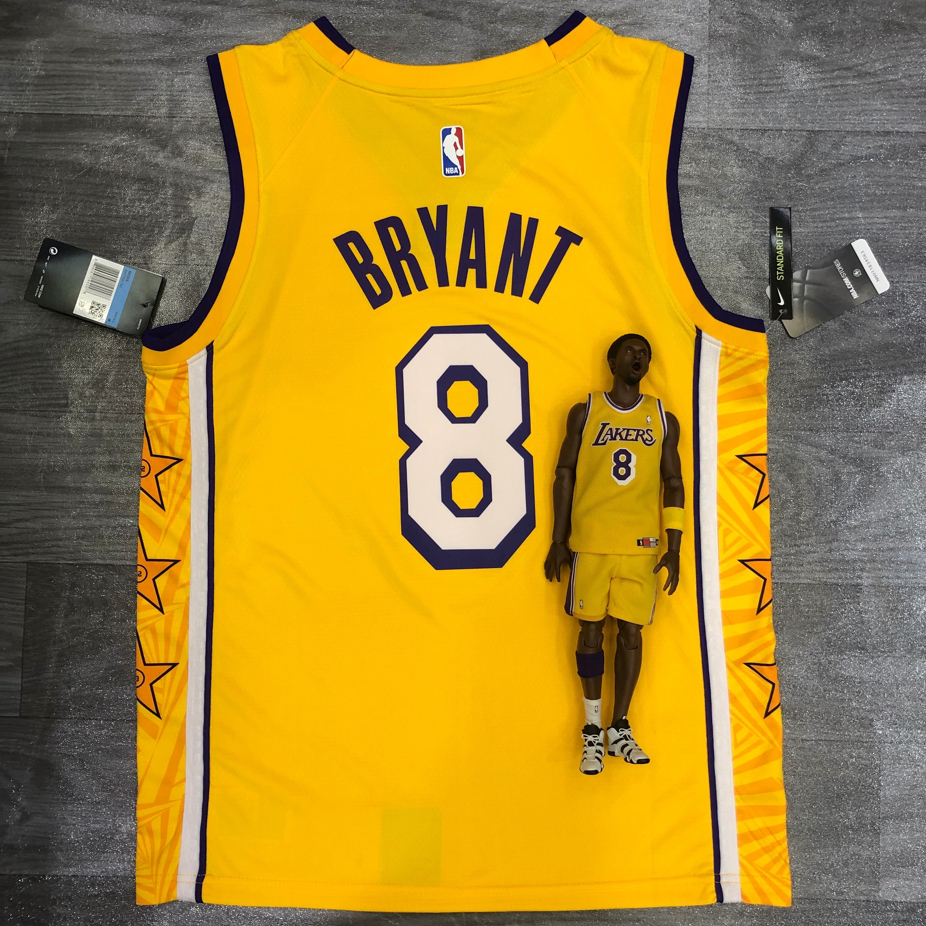 The Lakers brought Star No. 8 Bryant