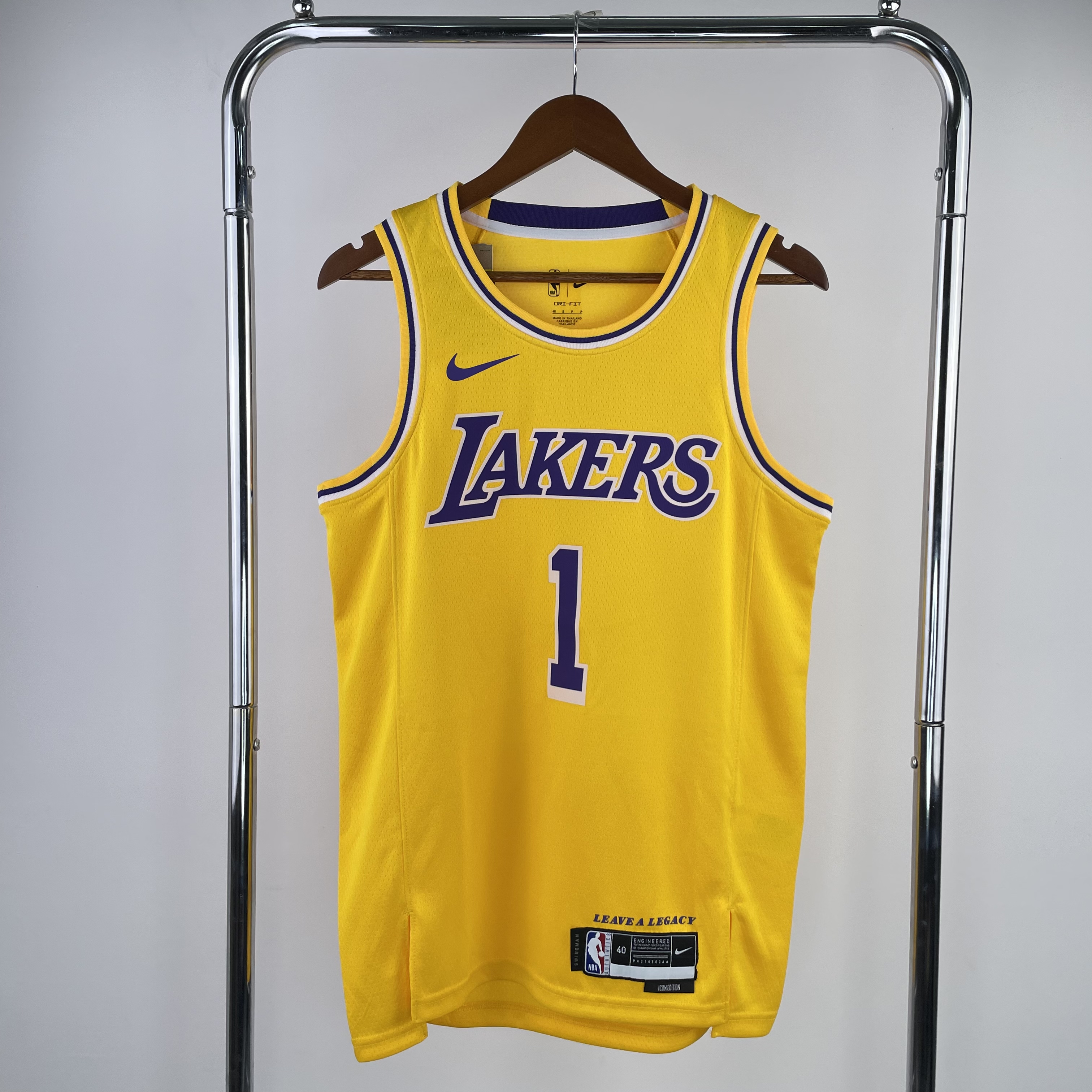 Lakers crew neck yellow No. 1 Russell