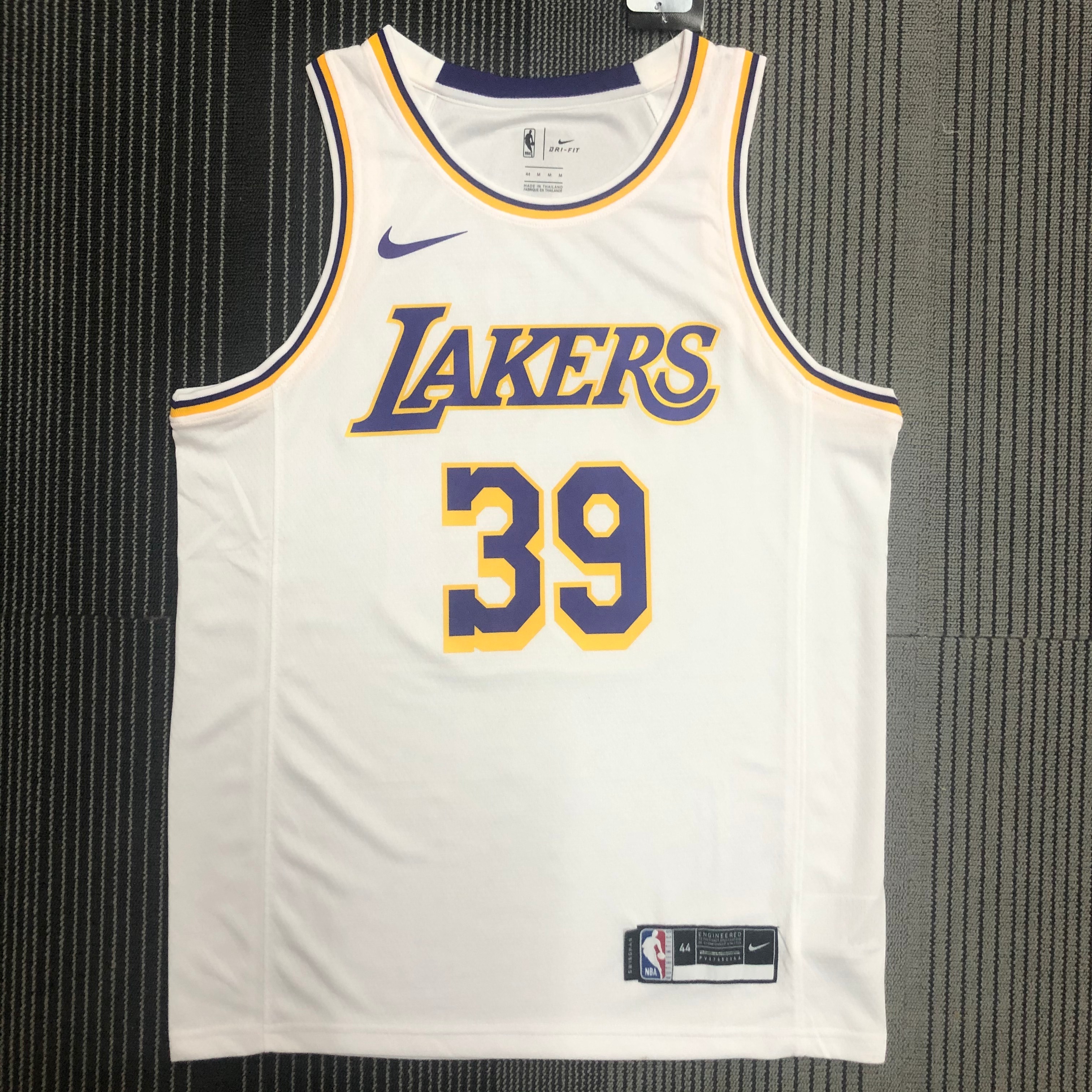 Lakers crew neck white # 39 Howard
