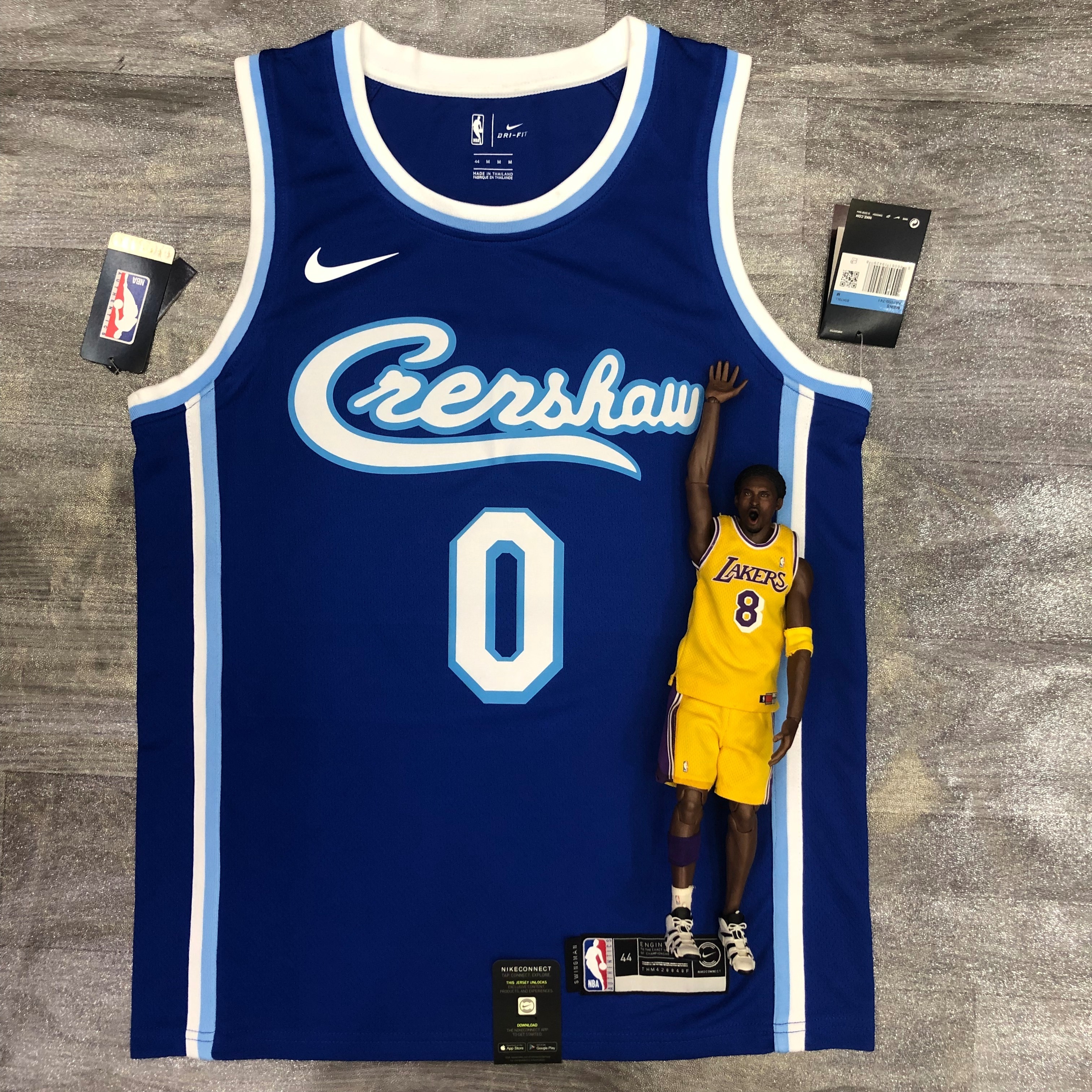 Lakers Latin singer and Blue 0  Young