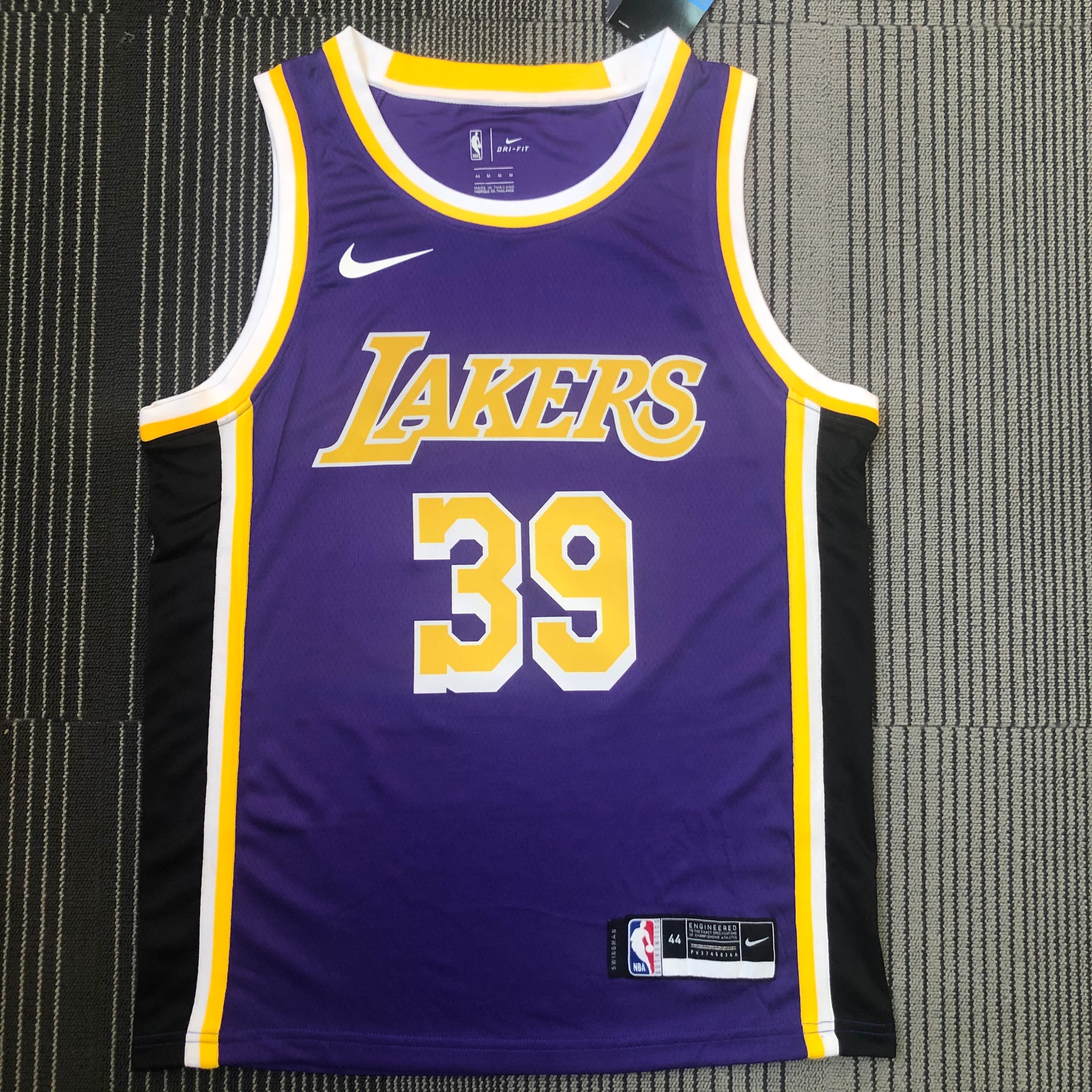 Lakers crew neck Purple (Nike) # 39 Howard