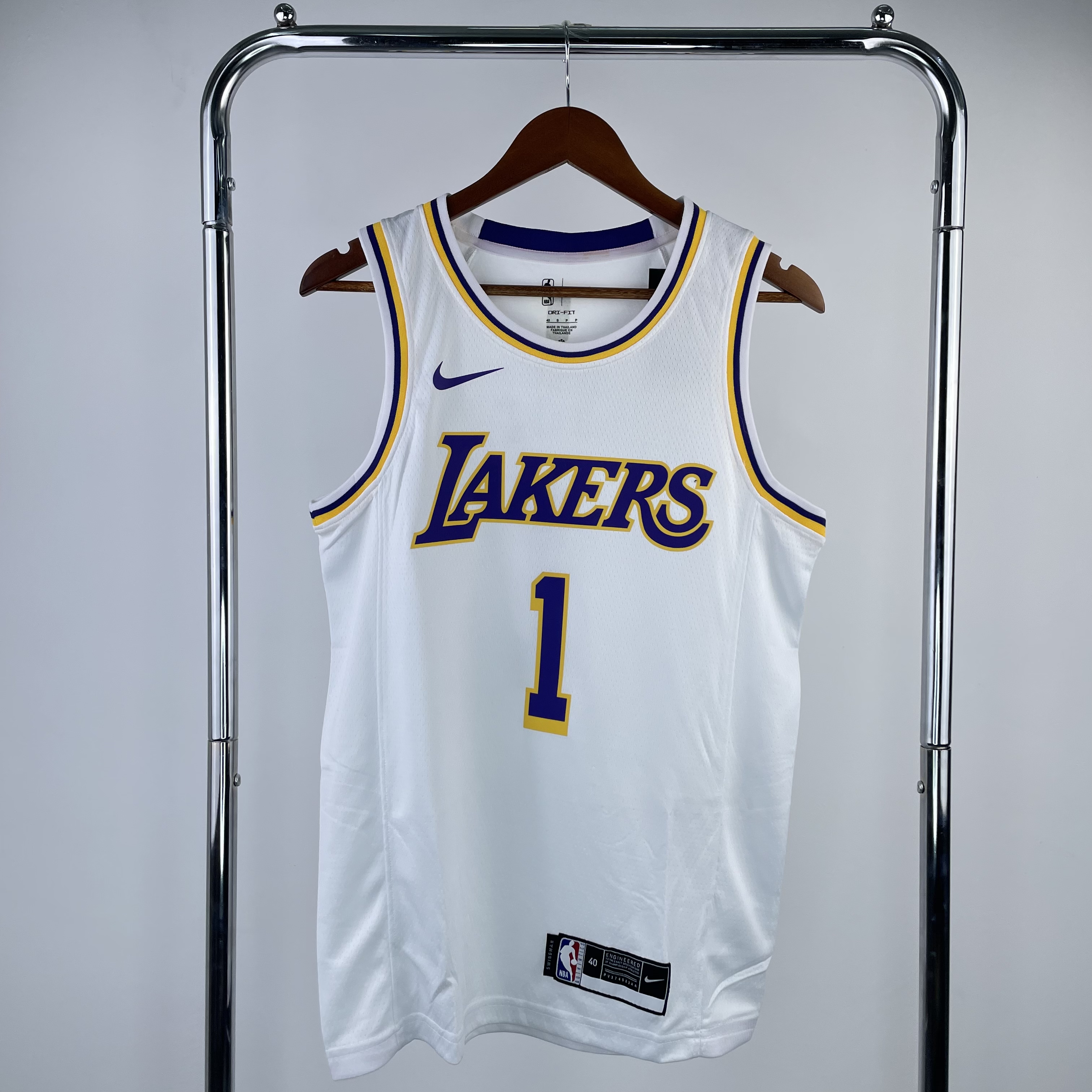 Lakers crewneck white No. 1 Russell