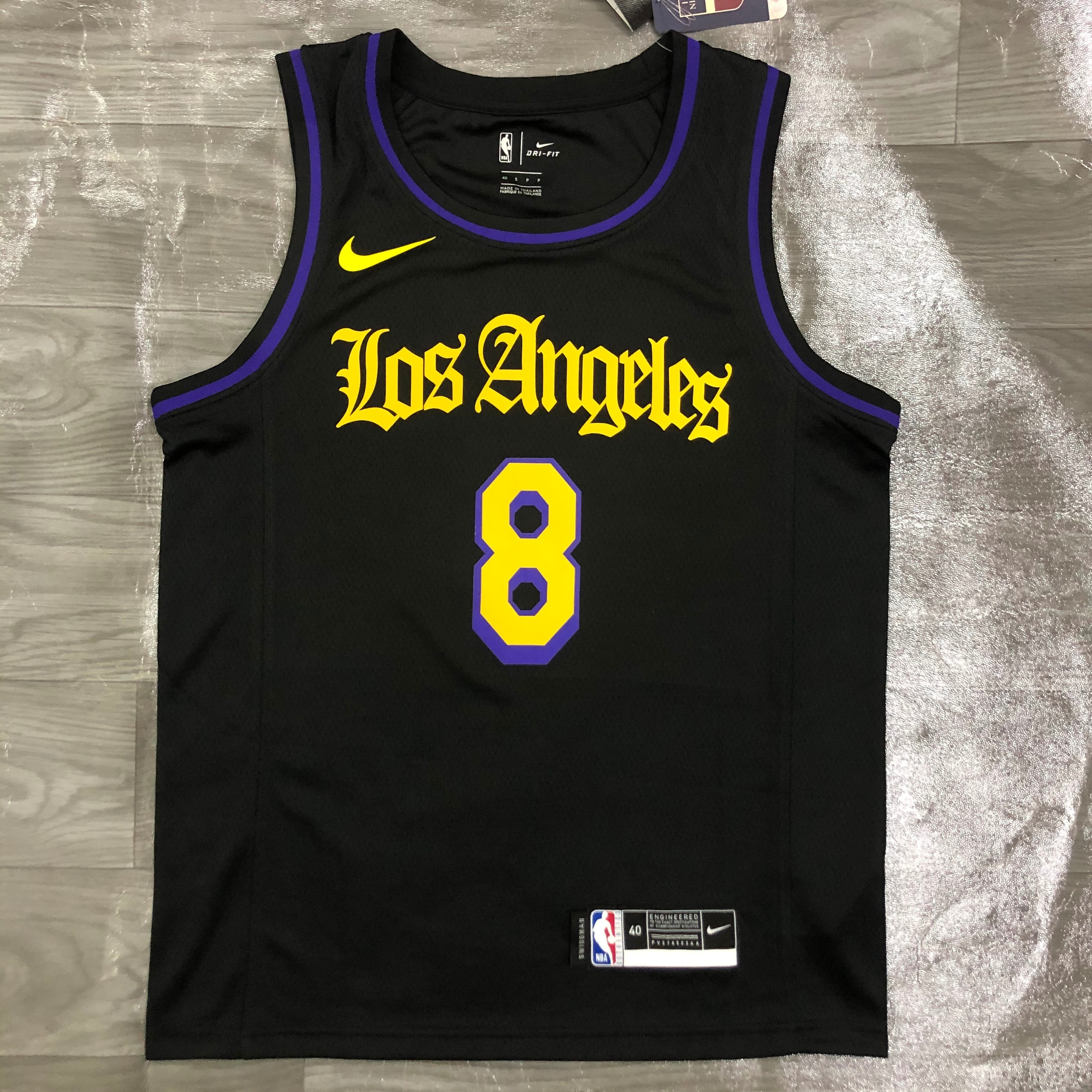 Lakers crewneck Black Latin No. 8 Bryant