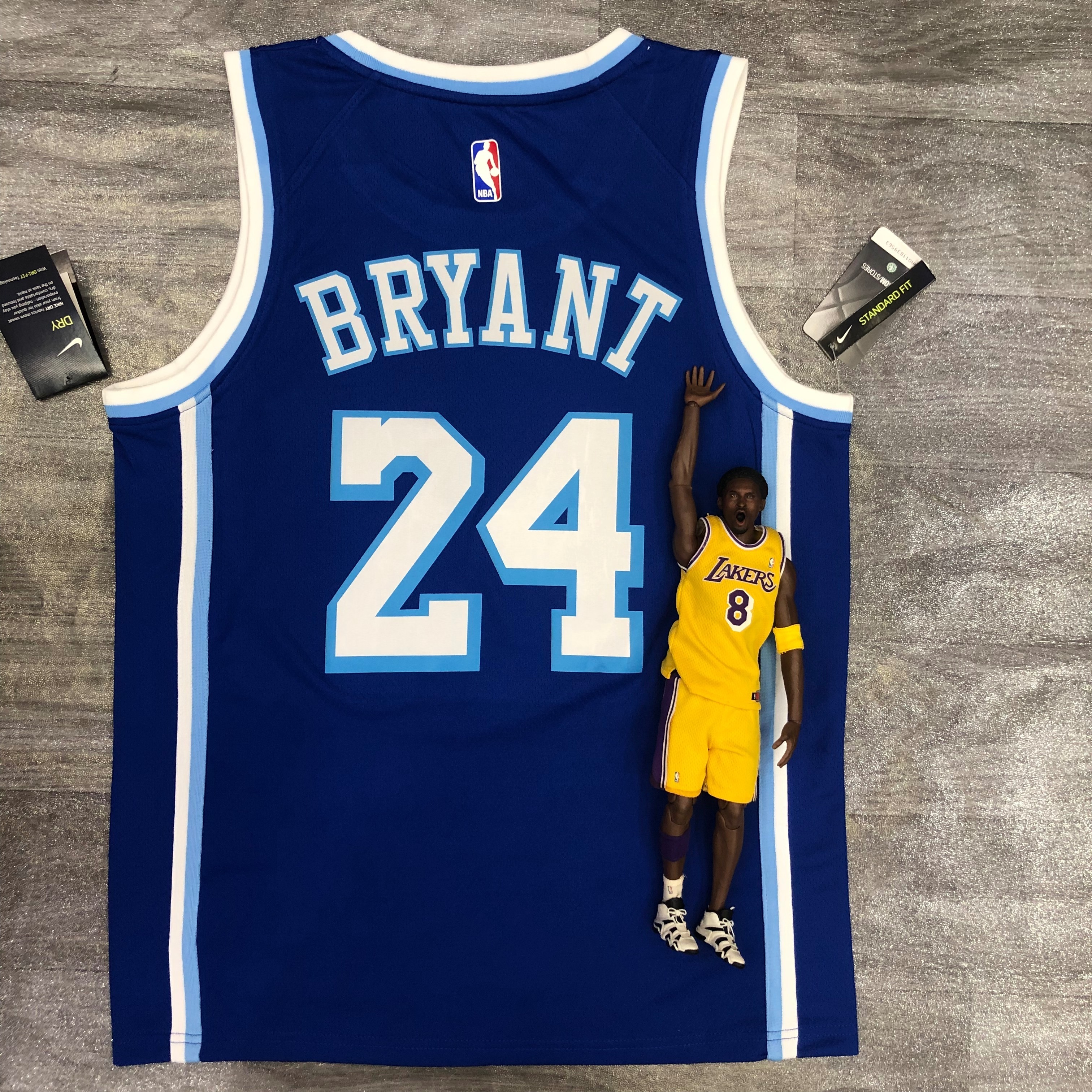 Lakers Latin singer co-signed Blue 24 Bryant