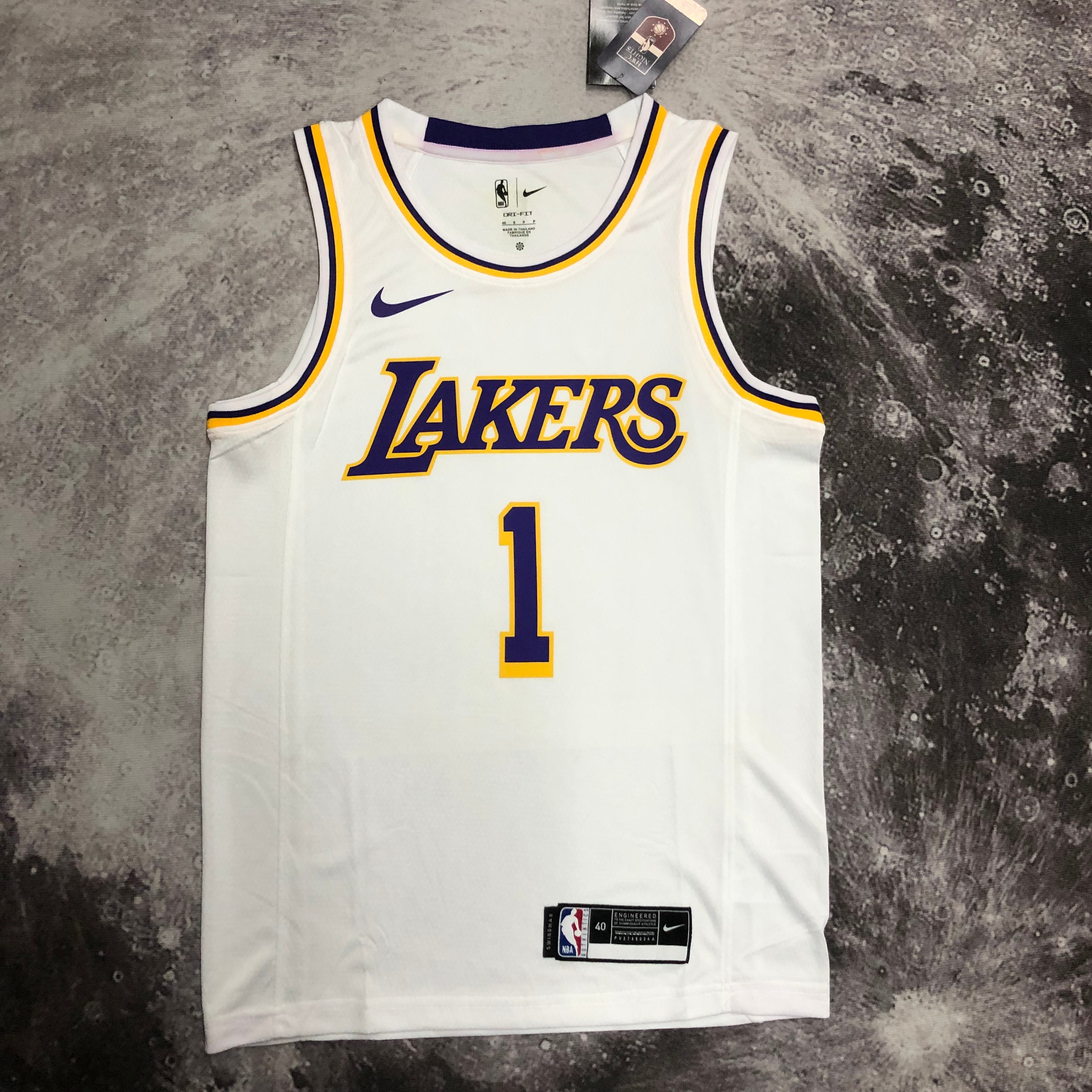 Lakers crewneck white No. 1 Russell