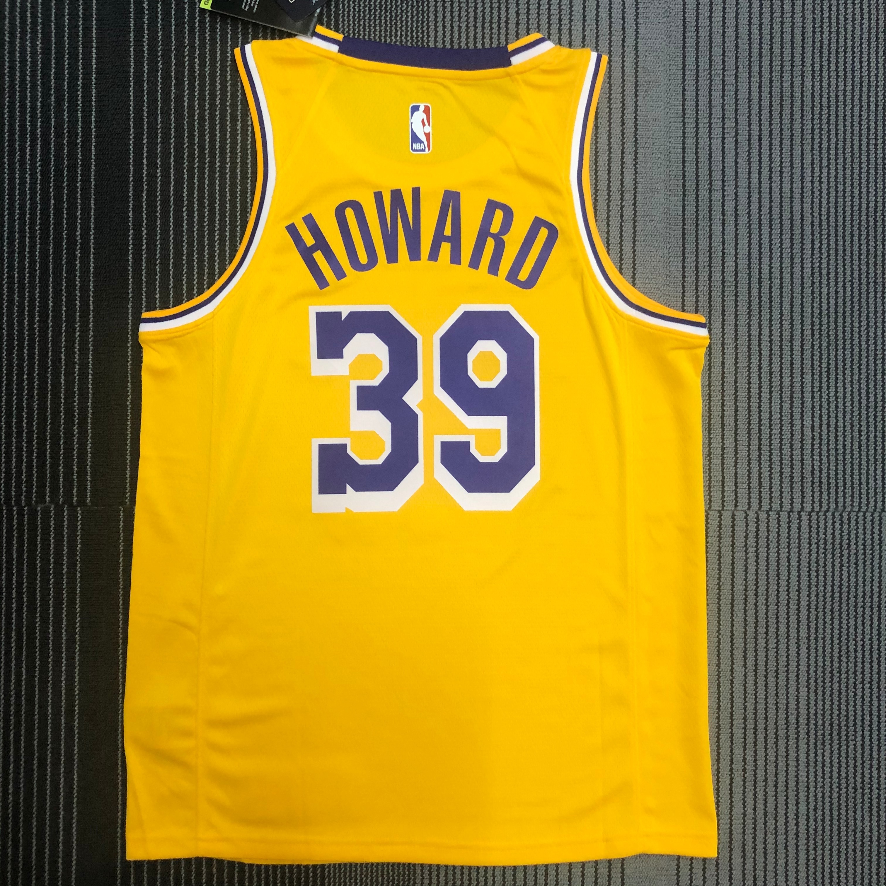 Lakers crew neck yellow 39 Howard