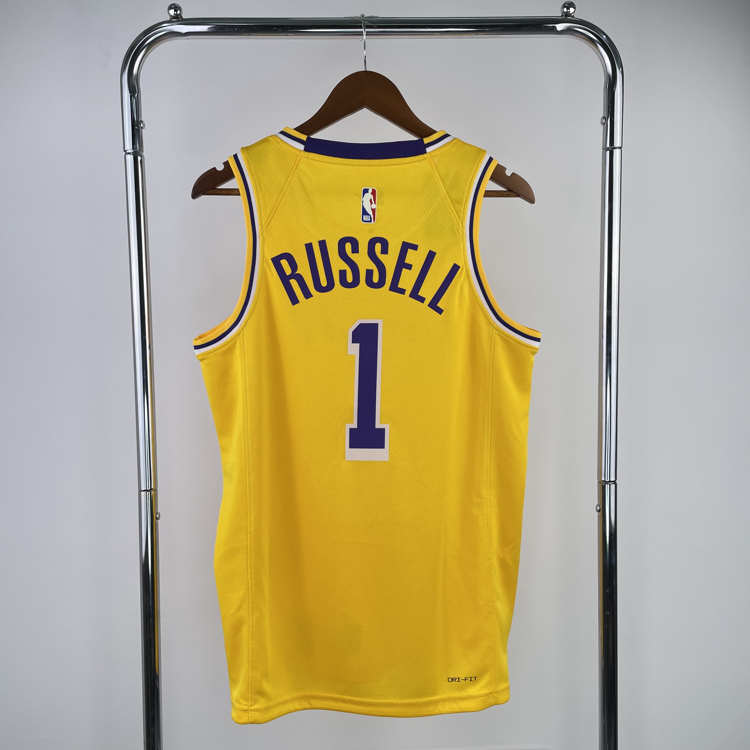 Lakers crew neck yellow No. 1 Russell