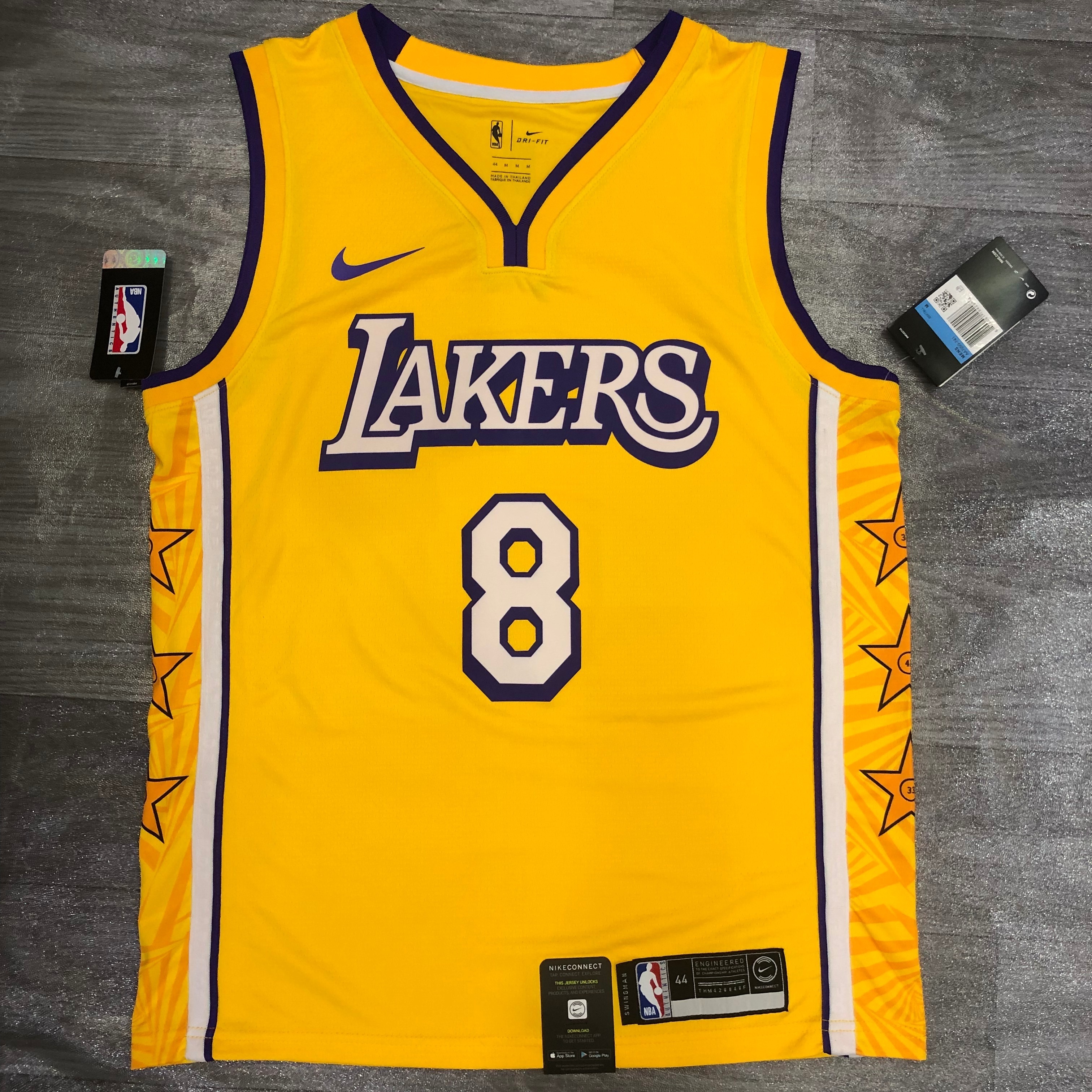 The Lakers brought Star No. 8 Bryant