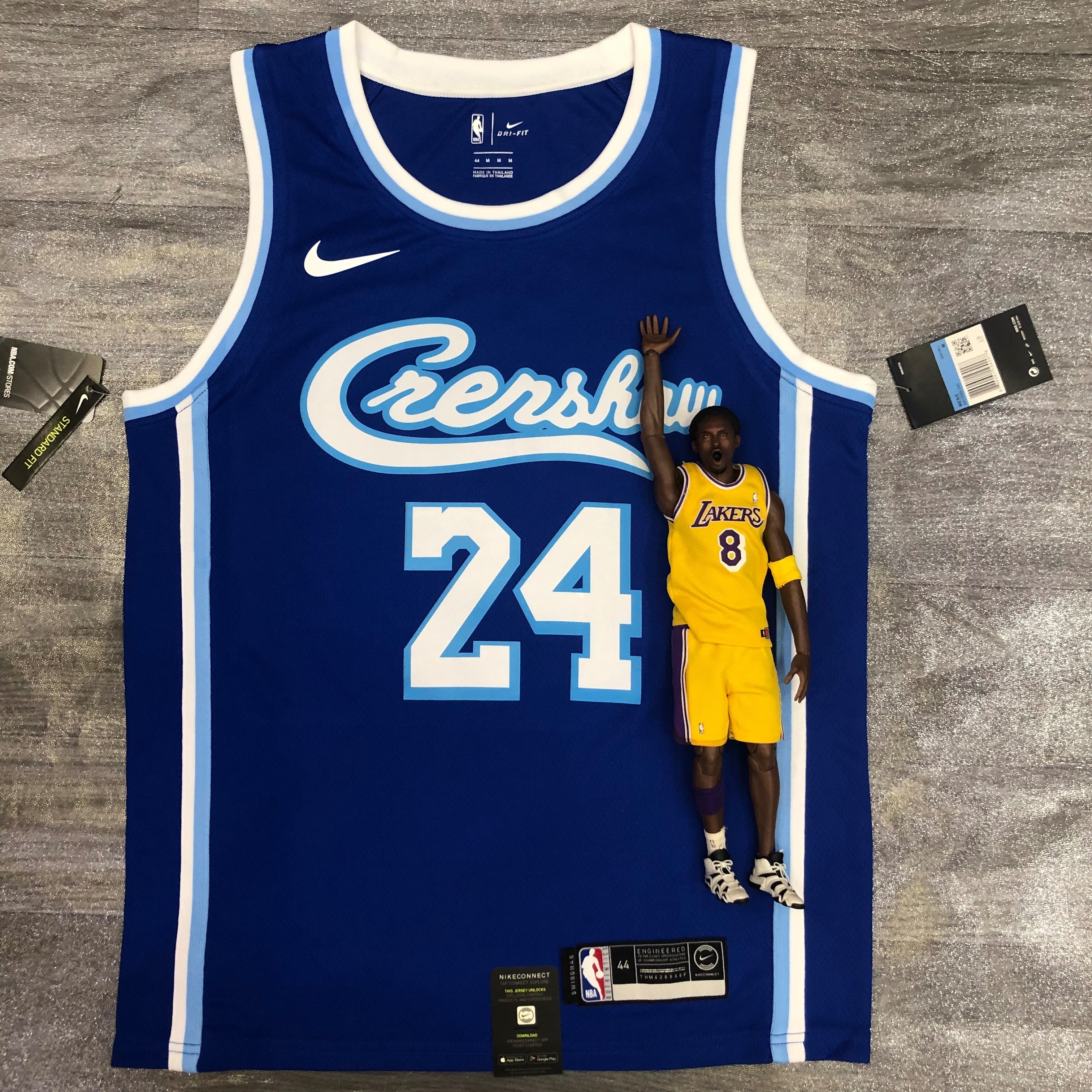 Lakers Latin singer co-signed Blue 24 Bryant