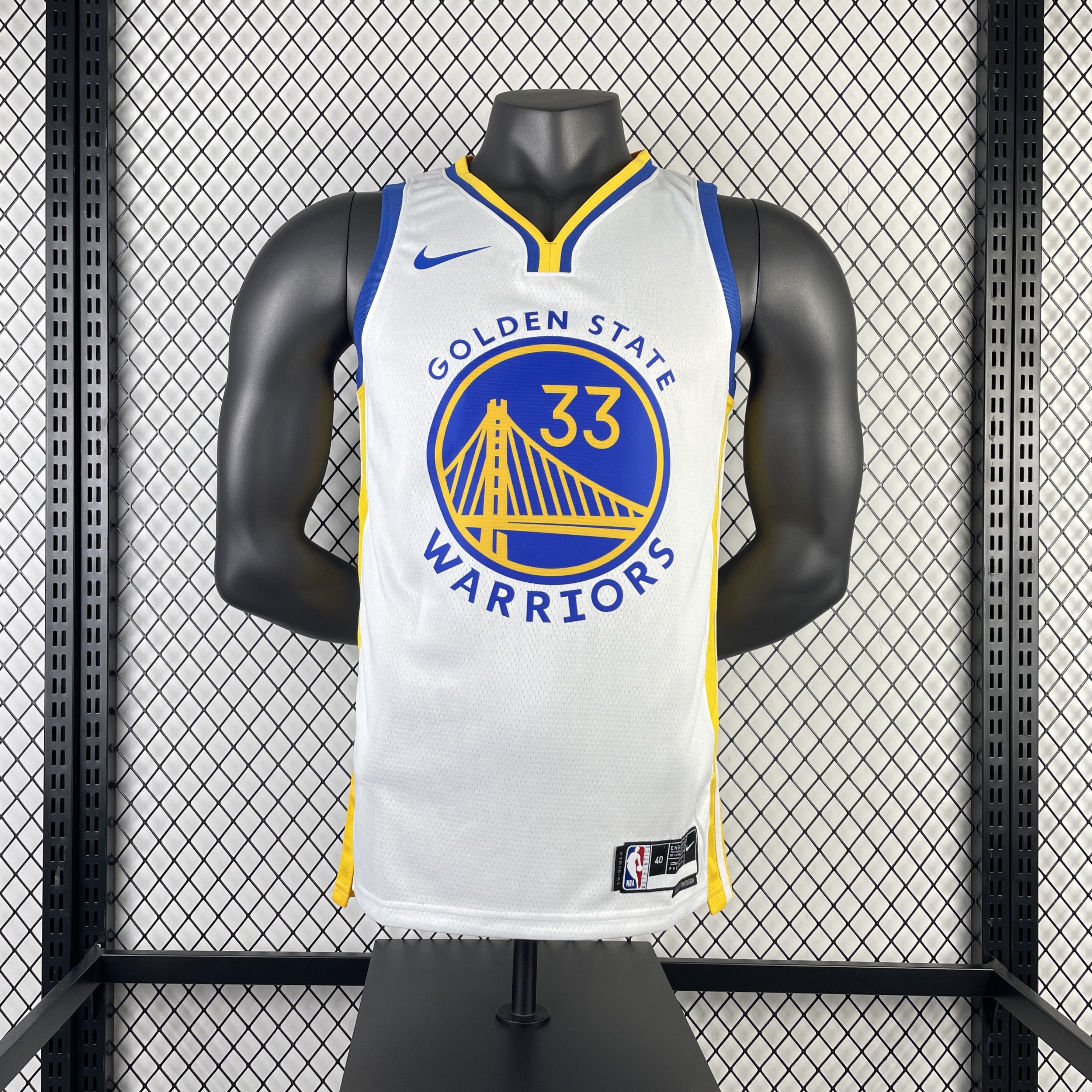 Season 23 Warriors V-neck white 33 Wiseman