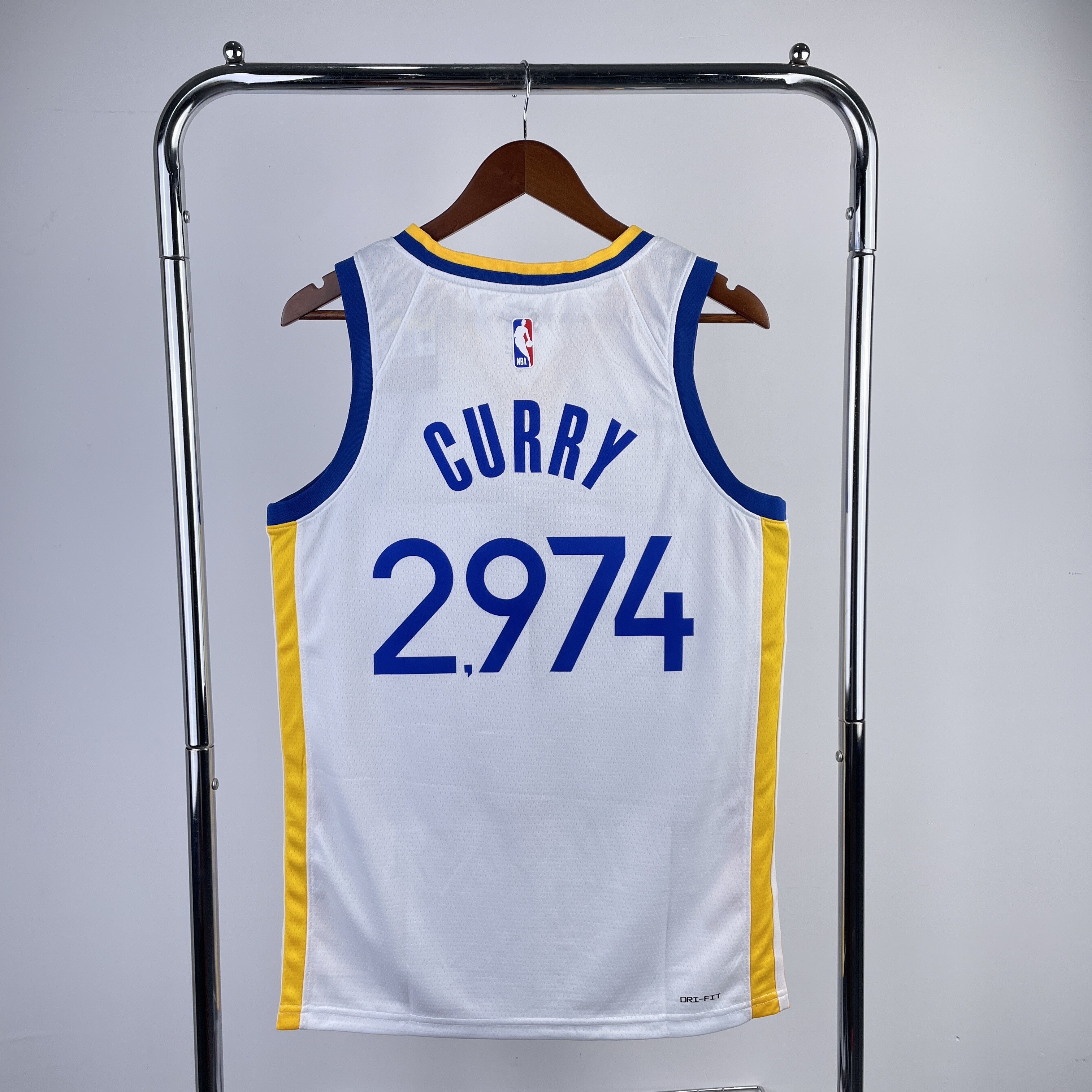 '23 Warriors V-neck white No. 2974 Curry