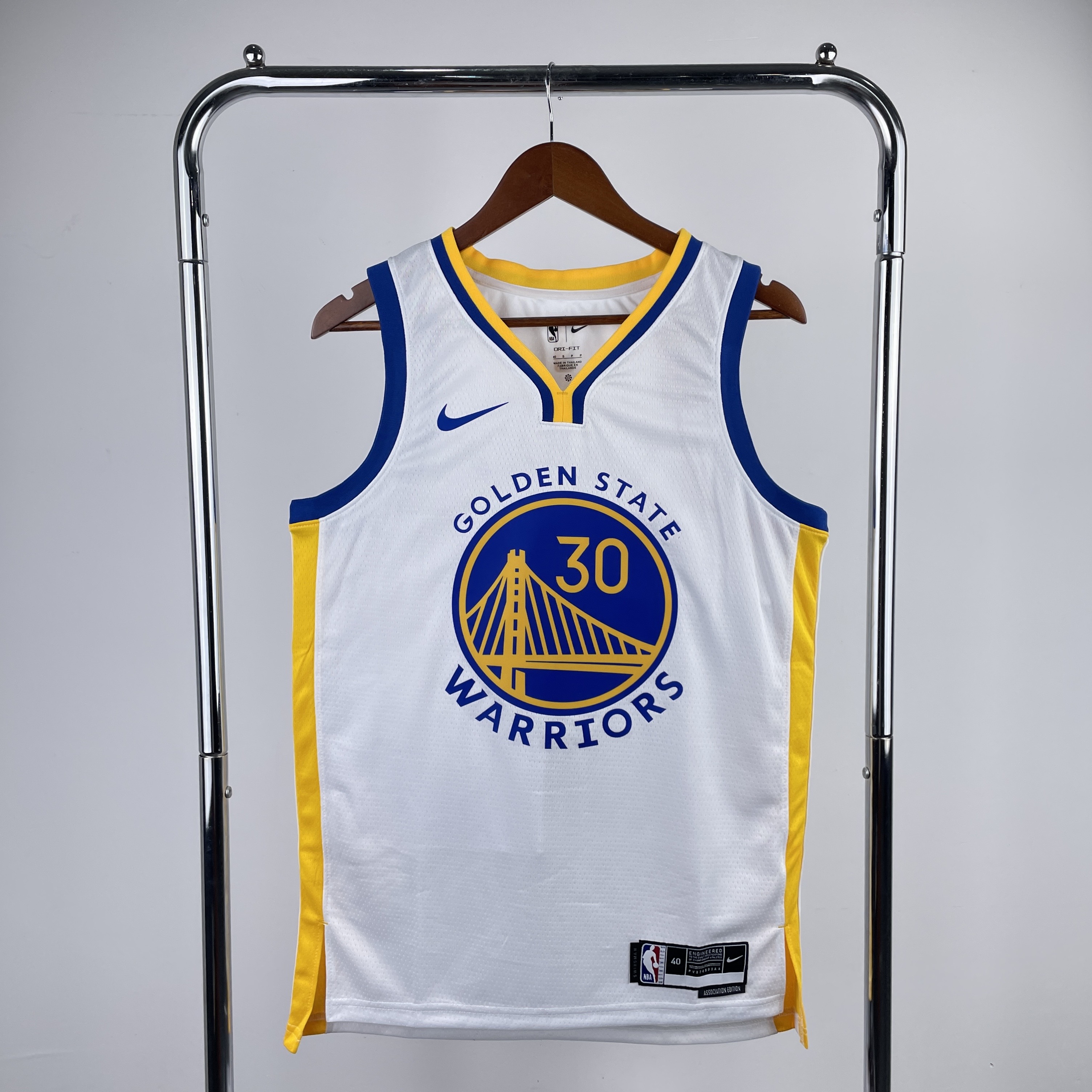 23 Warriors V-neck white No. 30 Curry