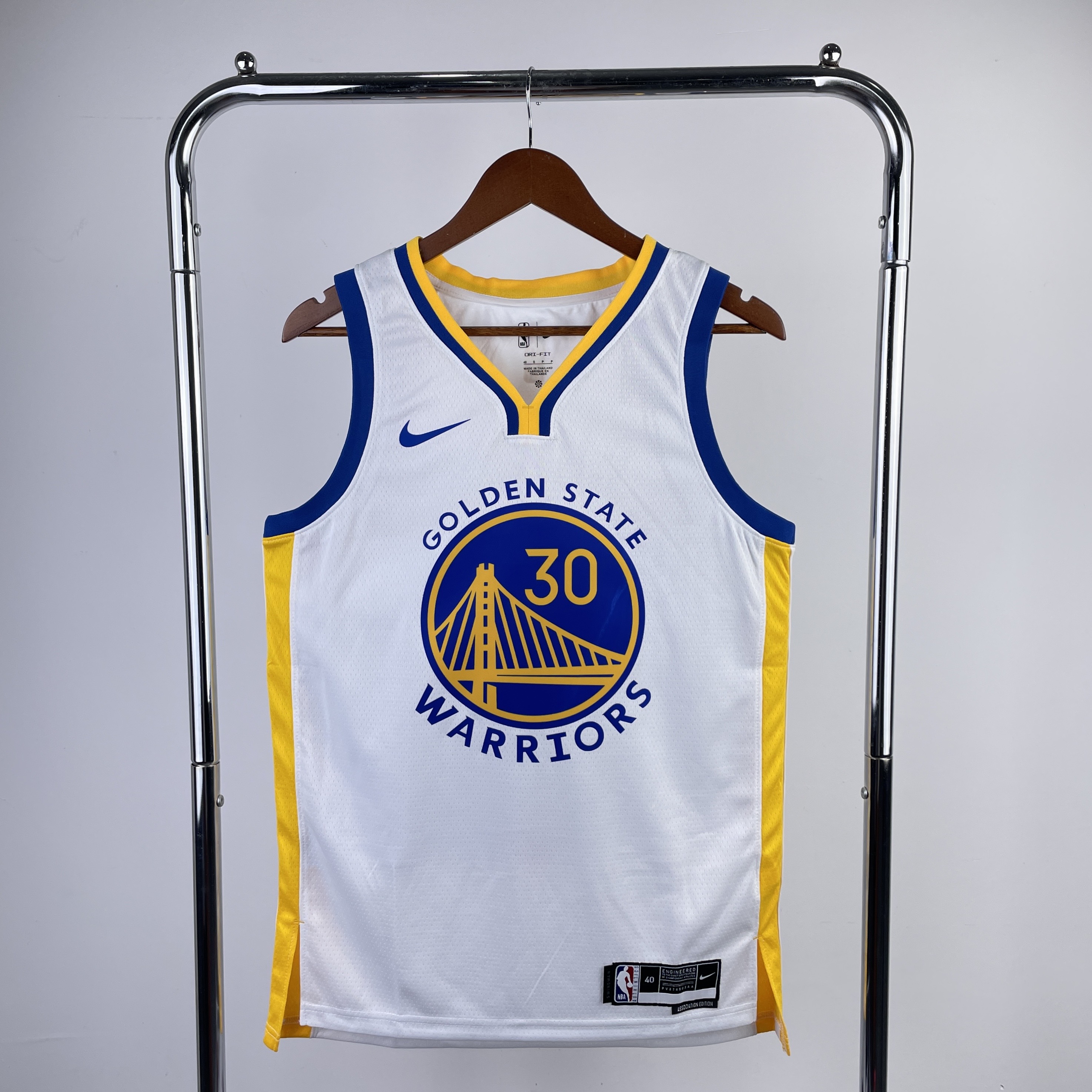 '23 Warriors V-neck white No. 2974 Curry