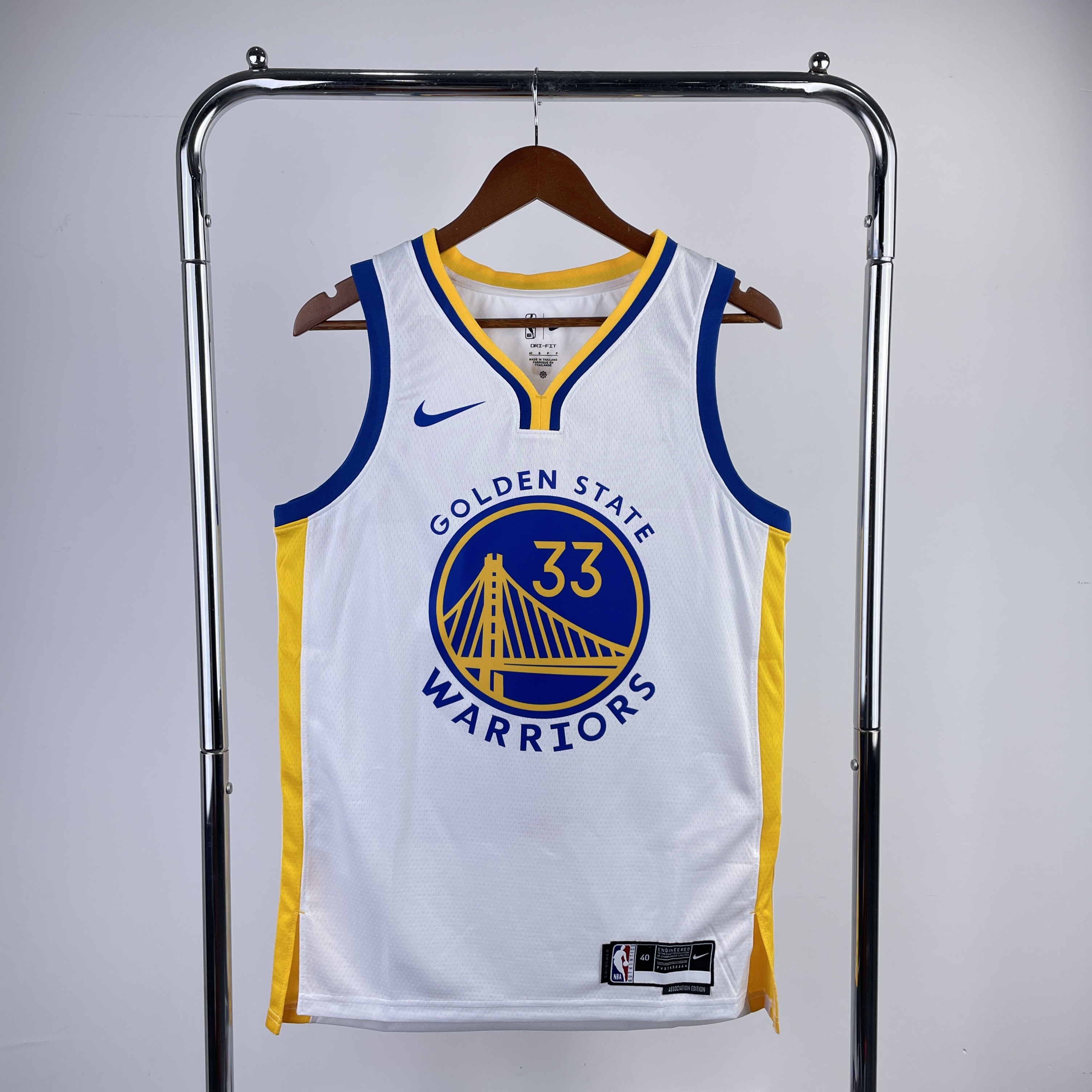 Season 23 Warriors V-neck white 33 Wiseman