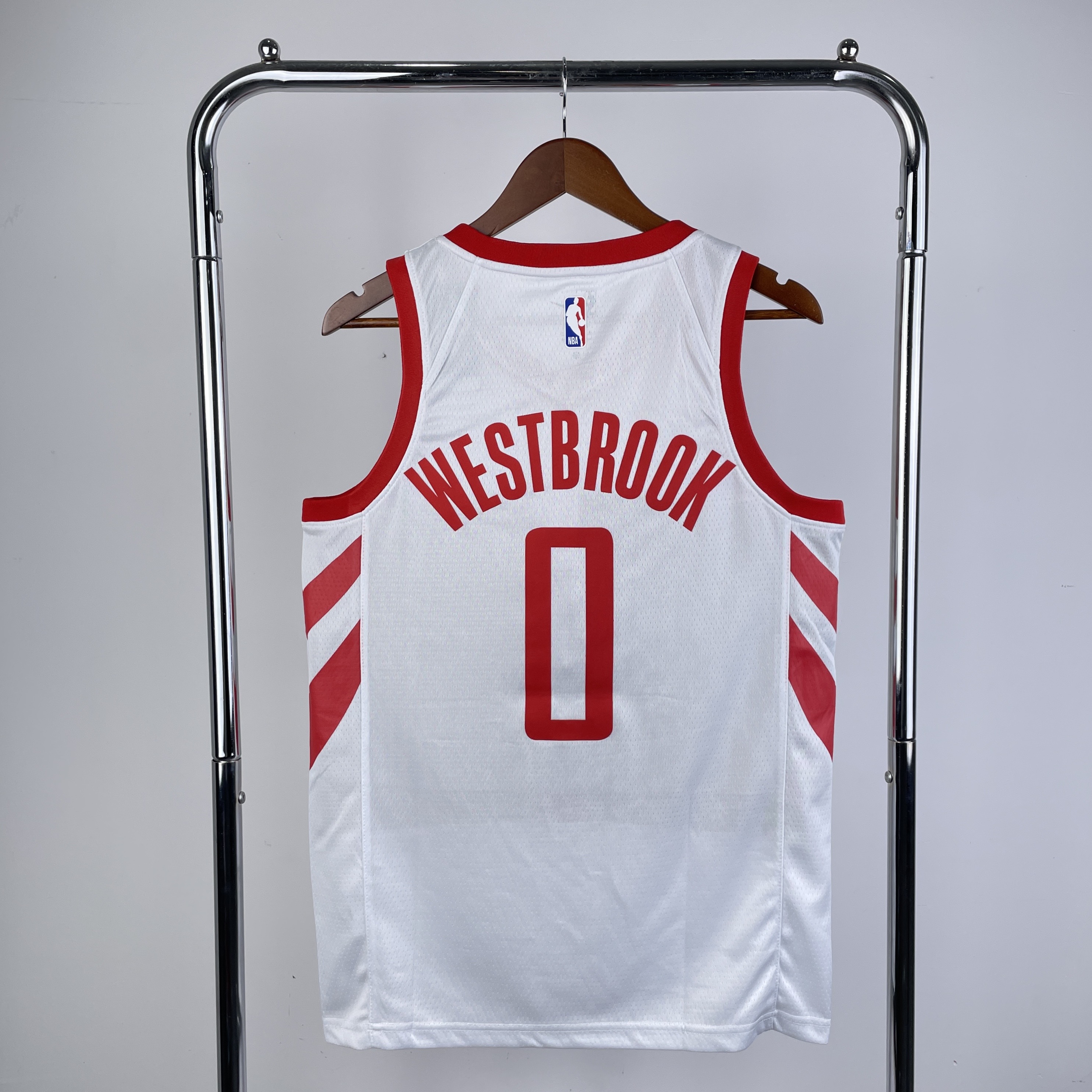 In the 19th season, the Rockets home white 0 Westbrook