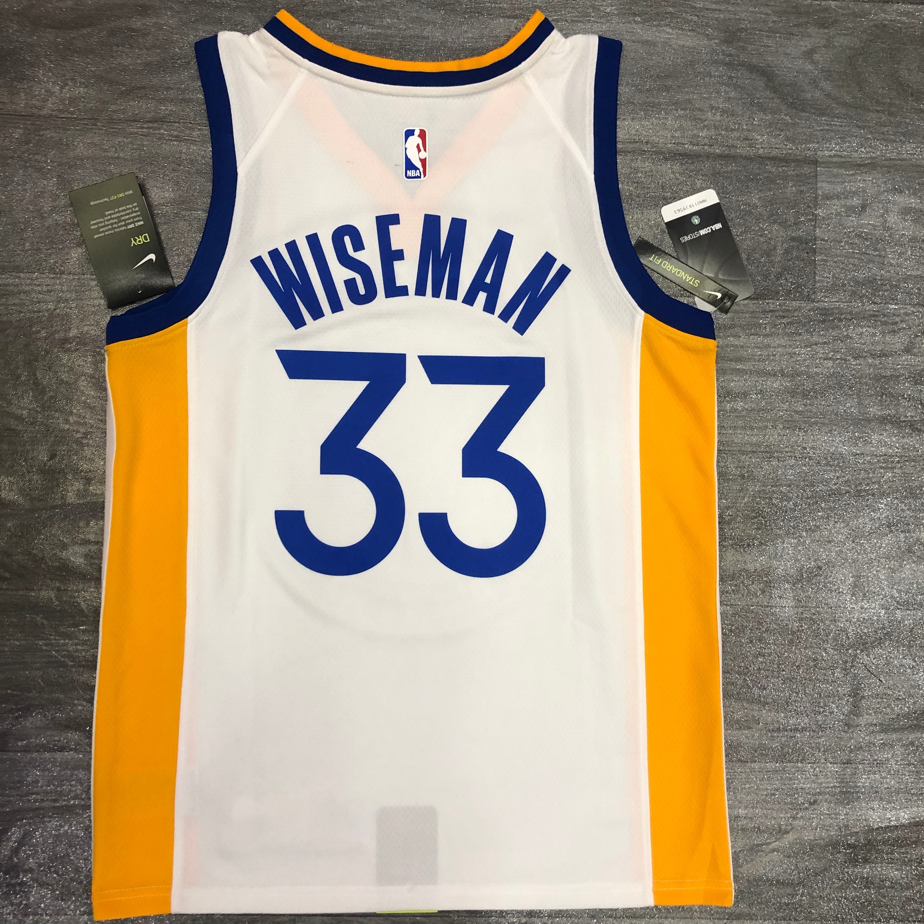Season 20 Warriors V-neck white 33 Wiseman
