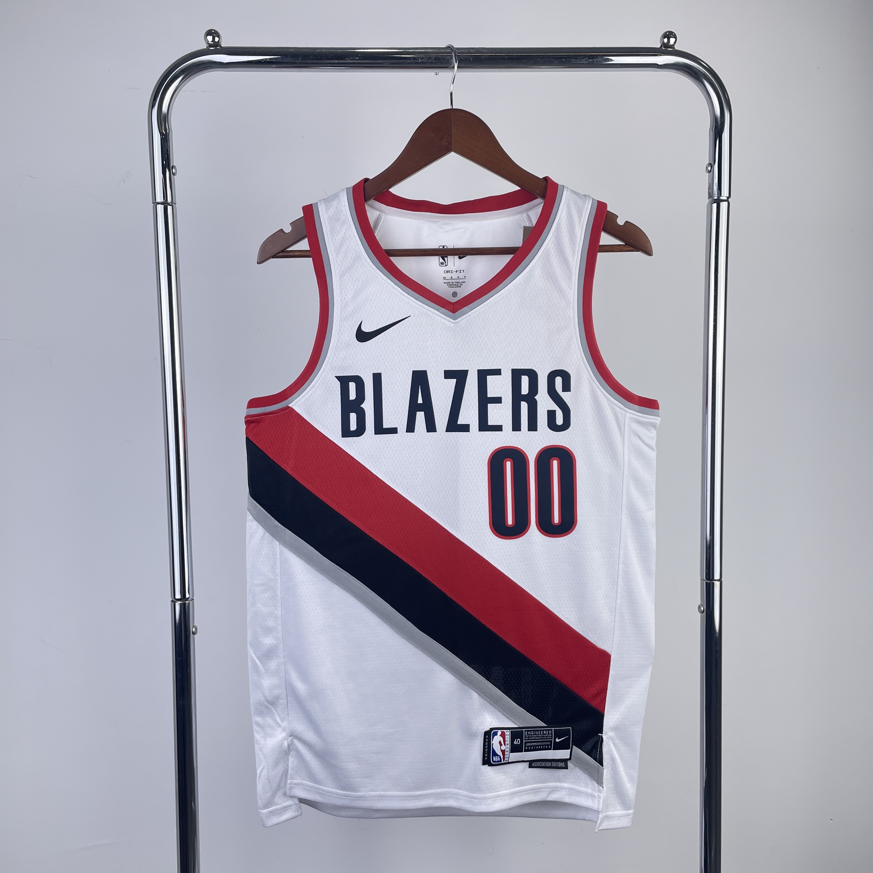 Season 23 Blazers white # 00 Henderson