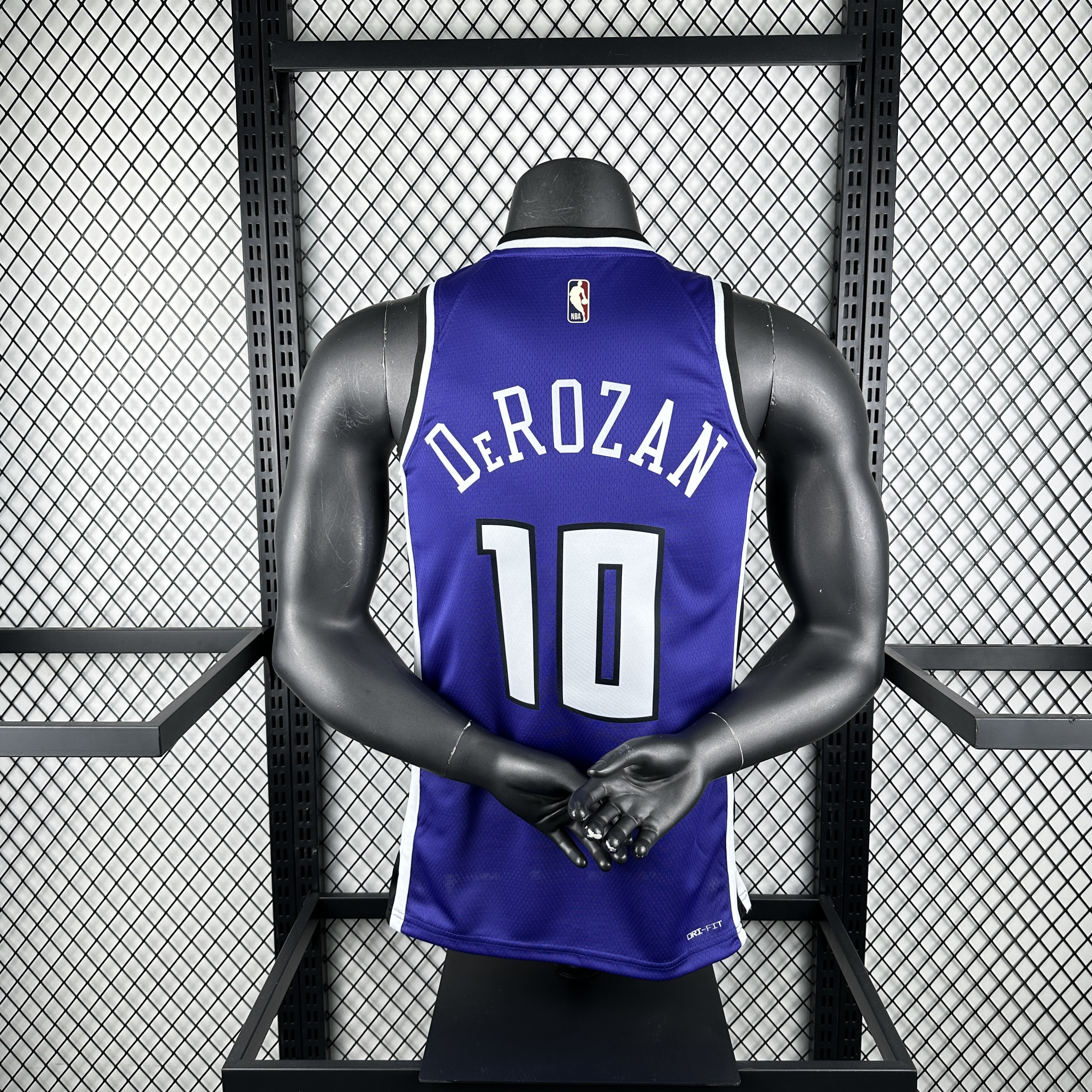 25 Kings throwback No. 10 derozan