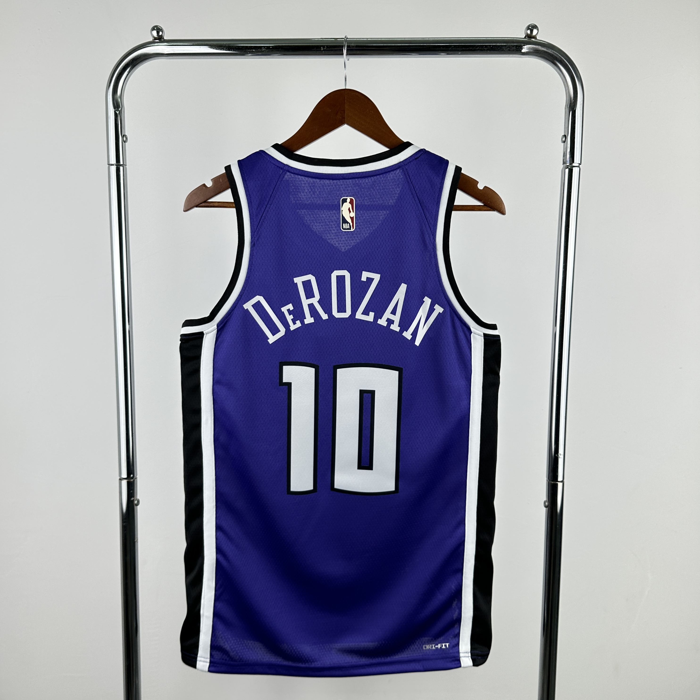 25 Kings throwback No. 10 derozan
