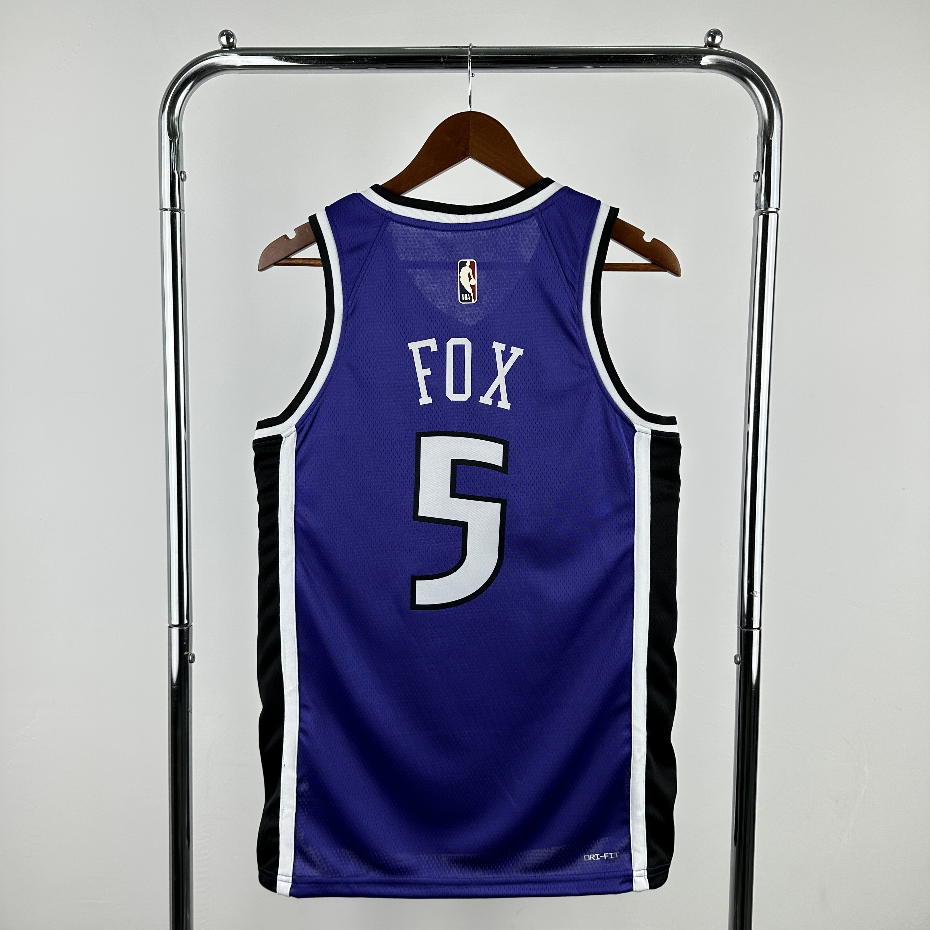 25 season Kings throwback No. 5 Fox