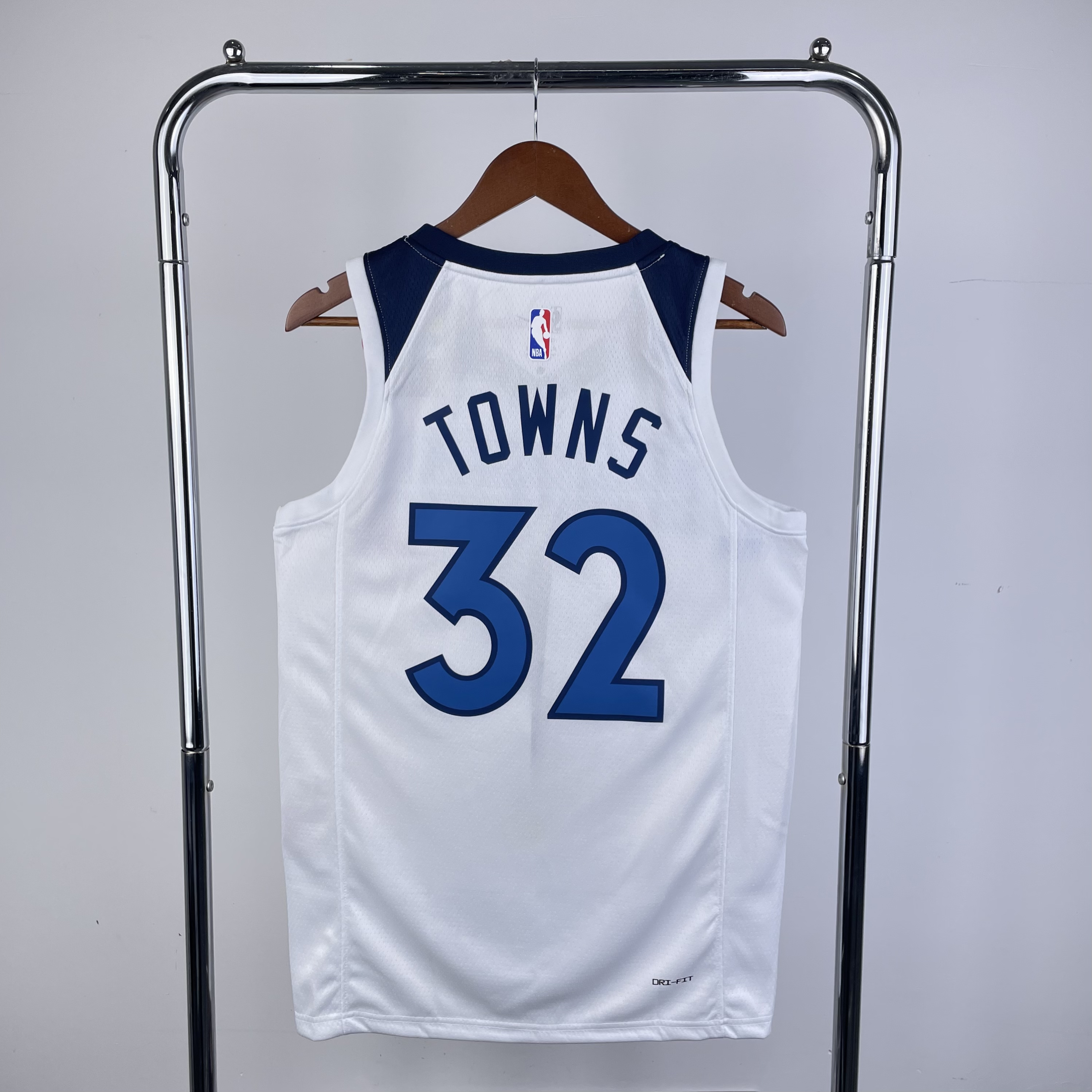 23 season Timberwolves home white 32 Towns