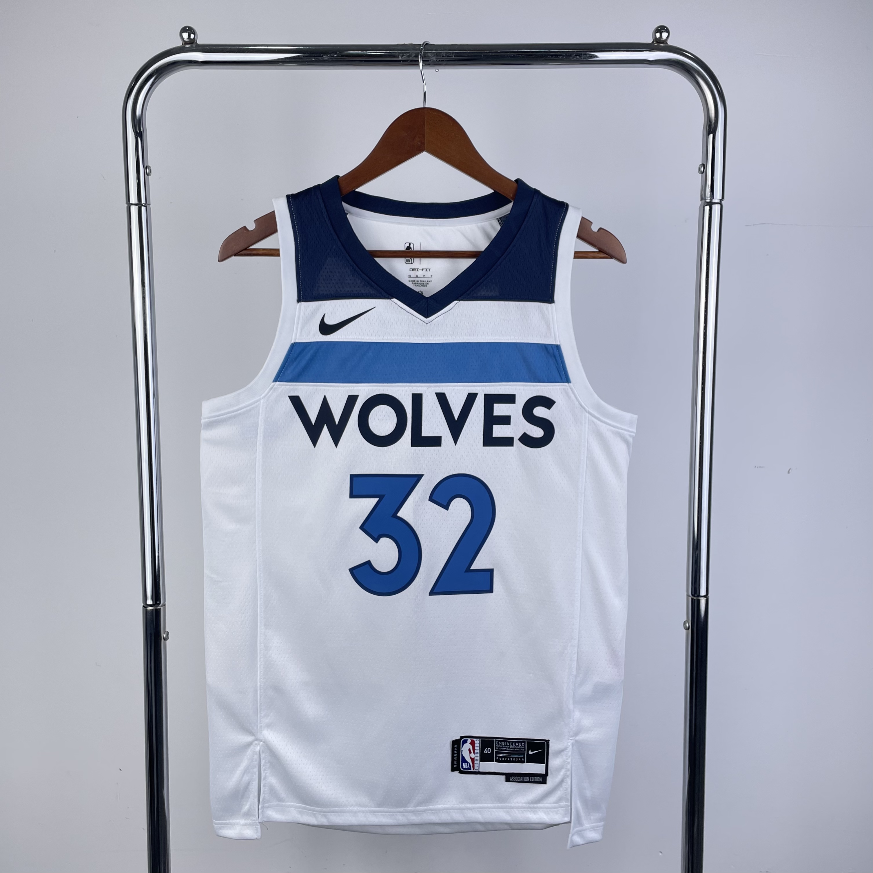 23 season Timberwolves home white 32 Towns