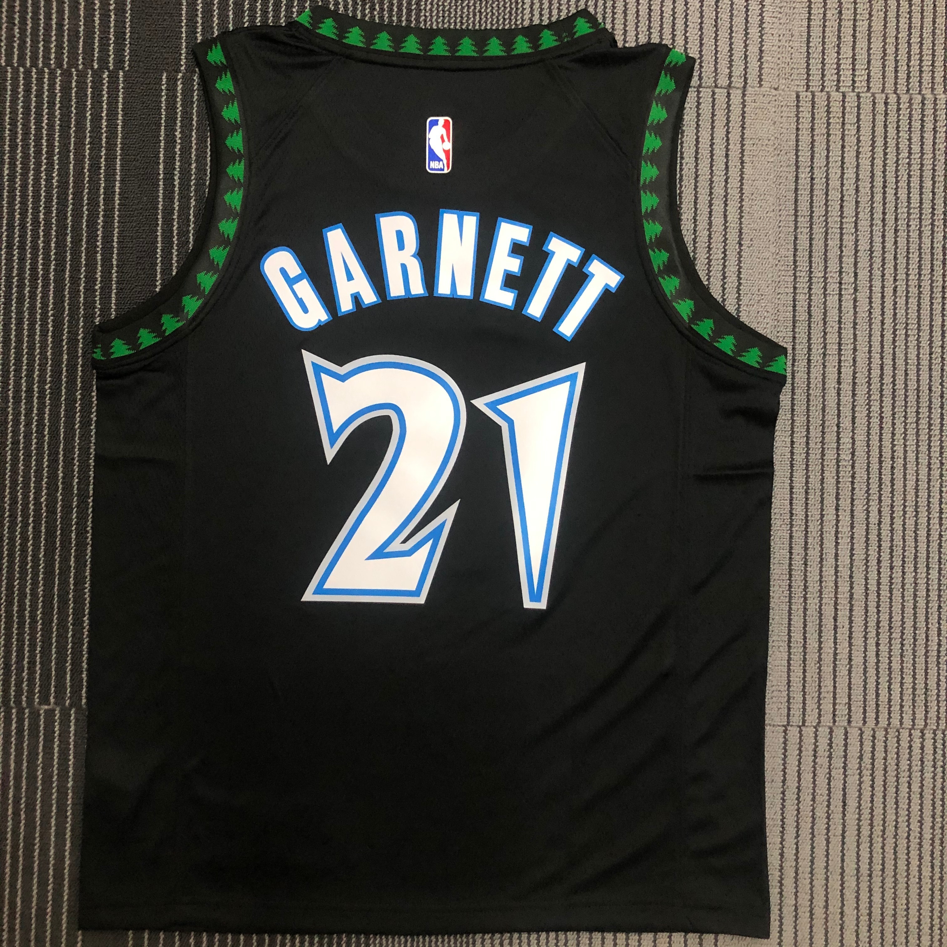 Season 18 retro Timberwolves black # 21 Garnett