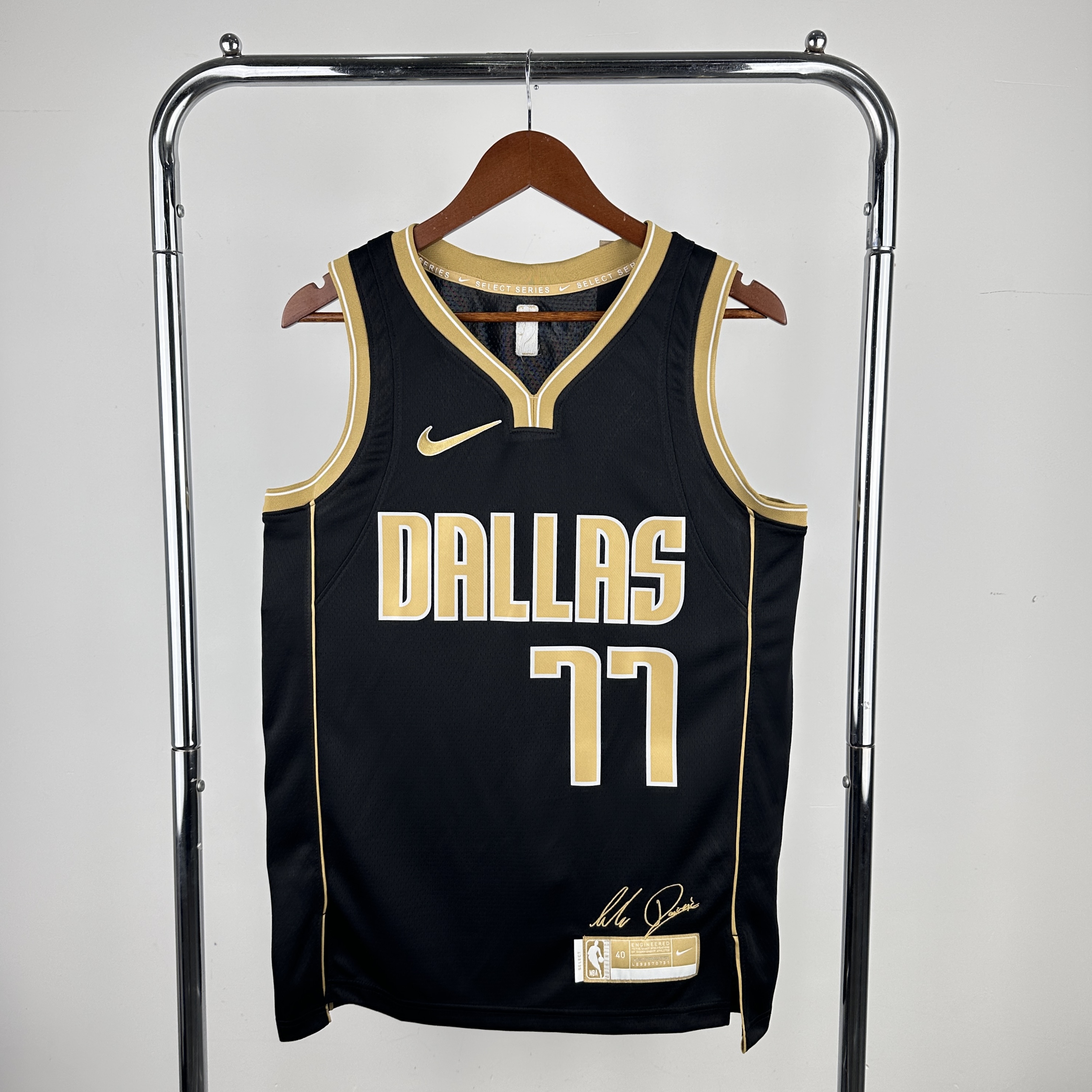 Season 24 Glory Edition # 77 Doncic