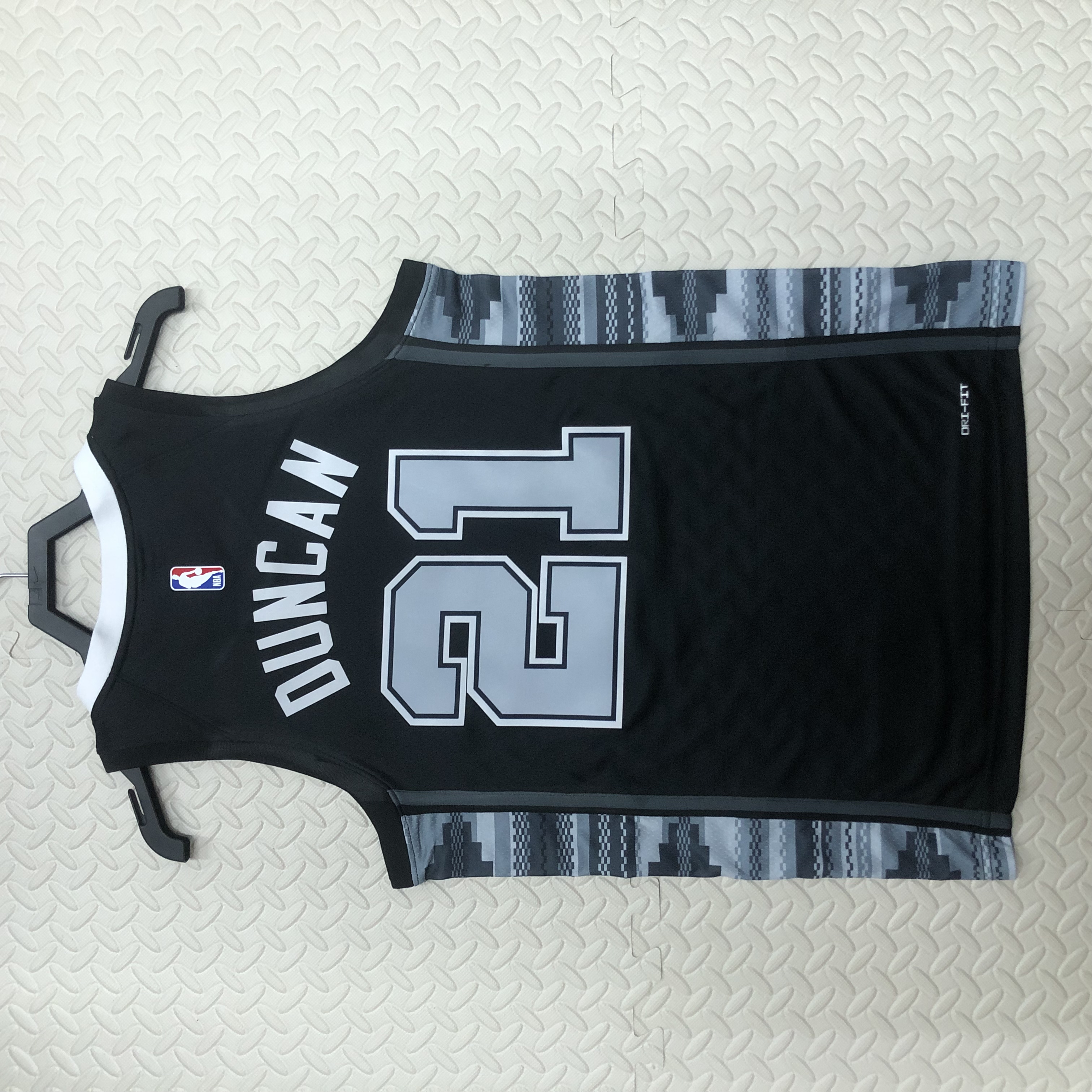 23 season Spurs fly limited number 21 Duncan