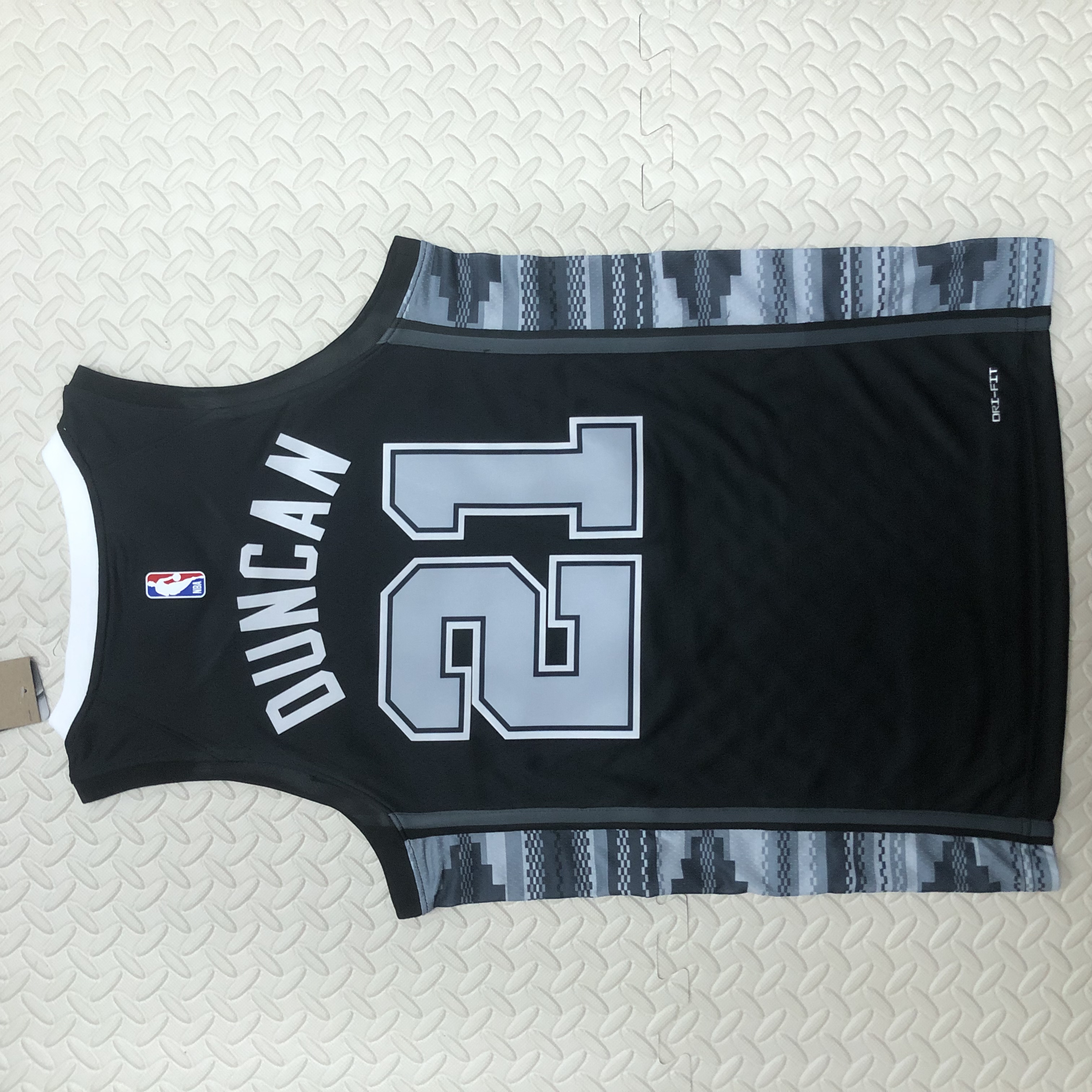 23 season Spurs fly limited number 21 Duncan