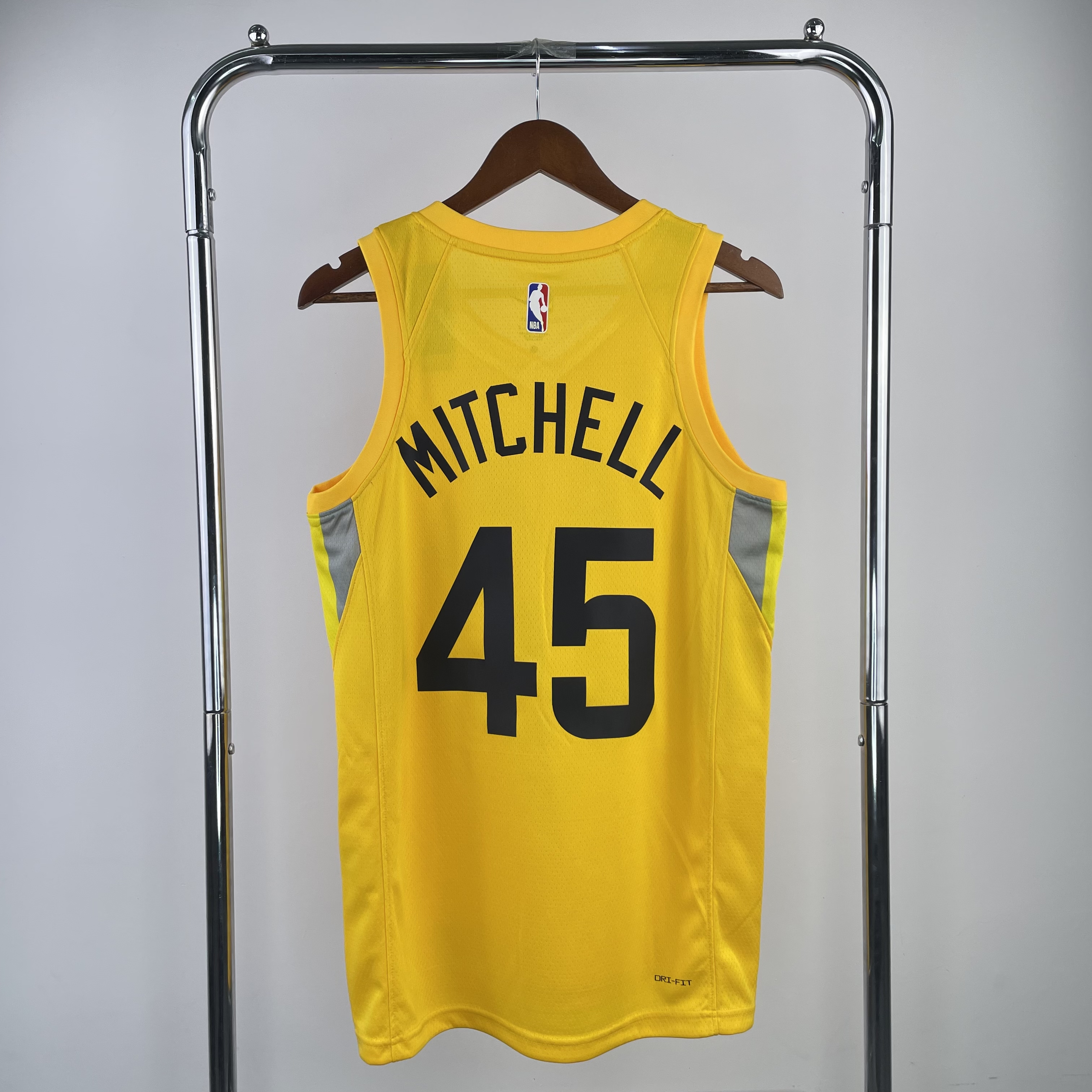 23 Jazz road yellow 45 Mitchell