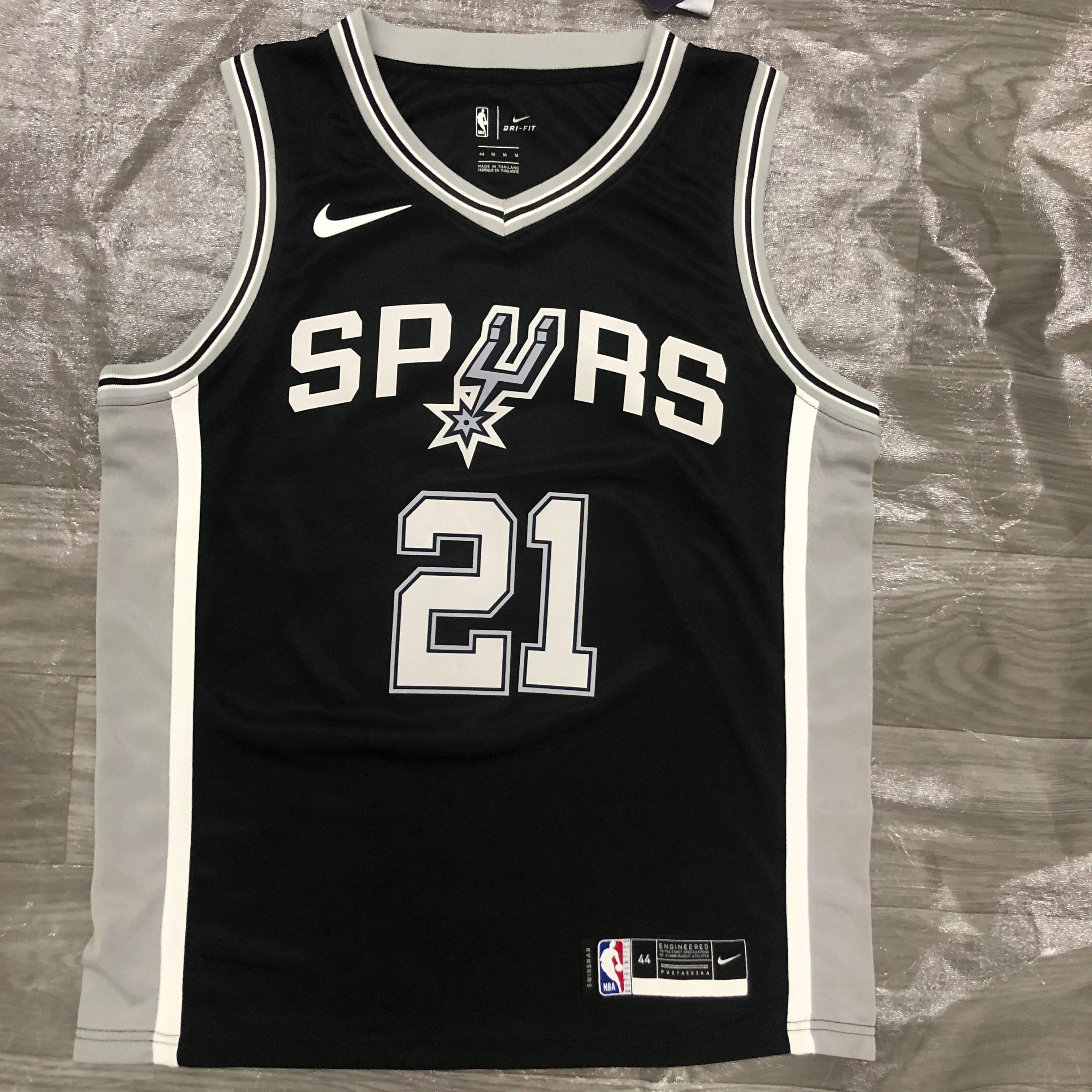 Spurs black 21 Duncan