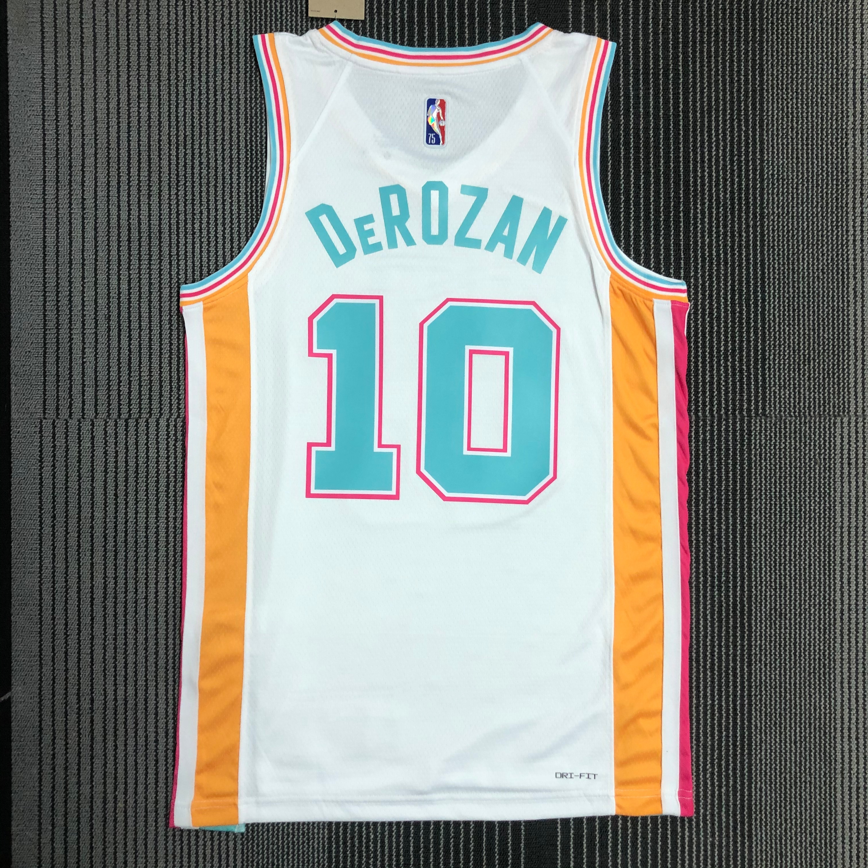Derozan, No. 10 City version of the Spurs in the 22nd season