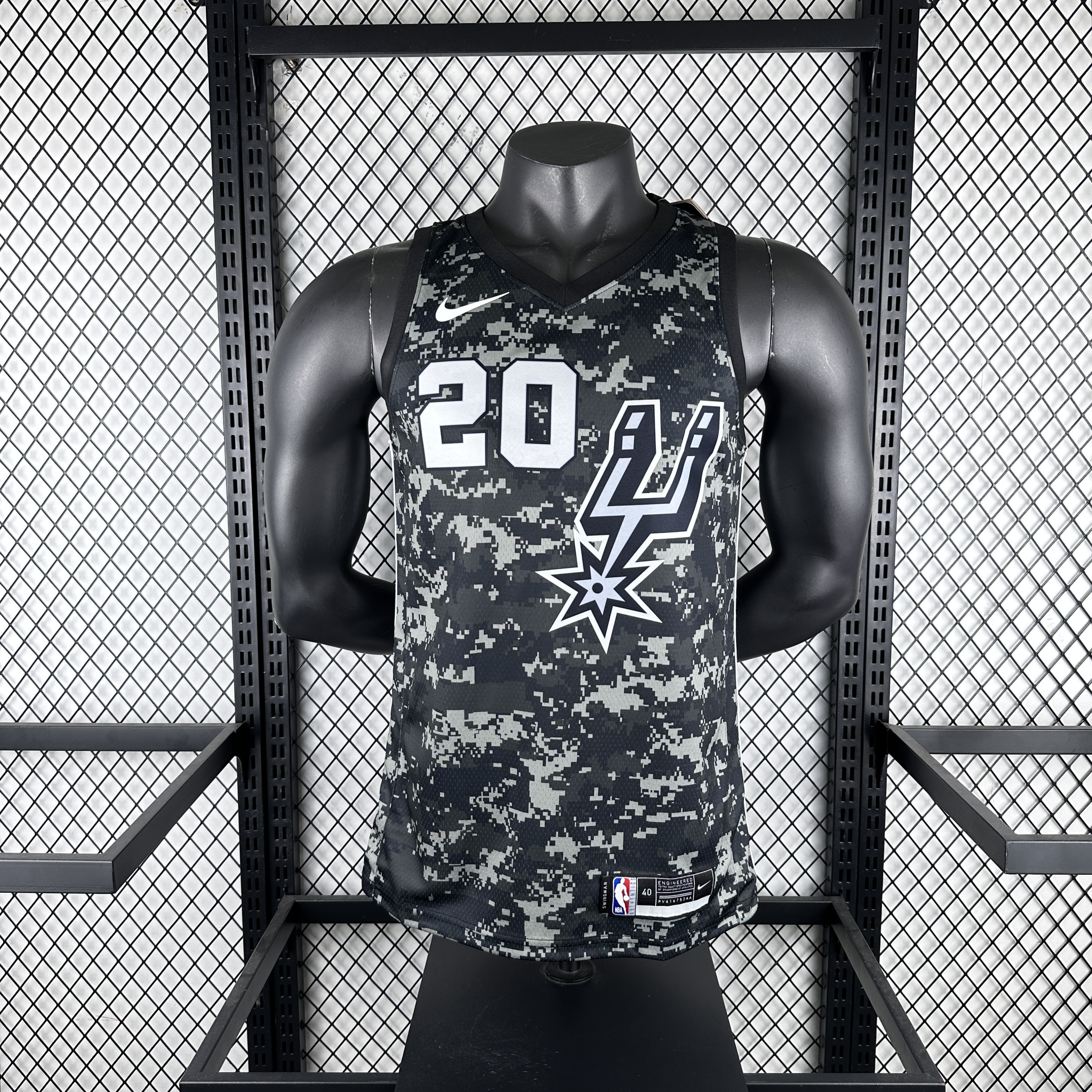 Spurs camo 20 Ginobili