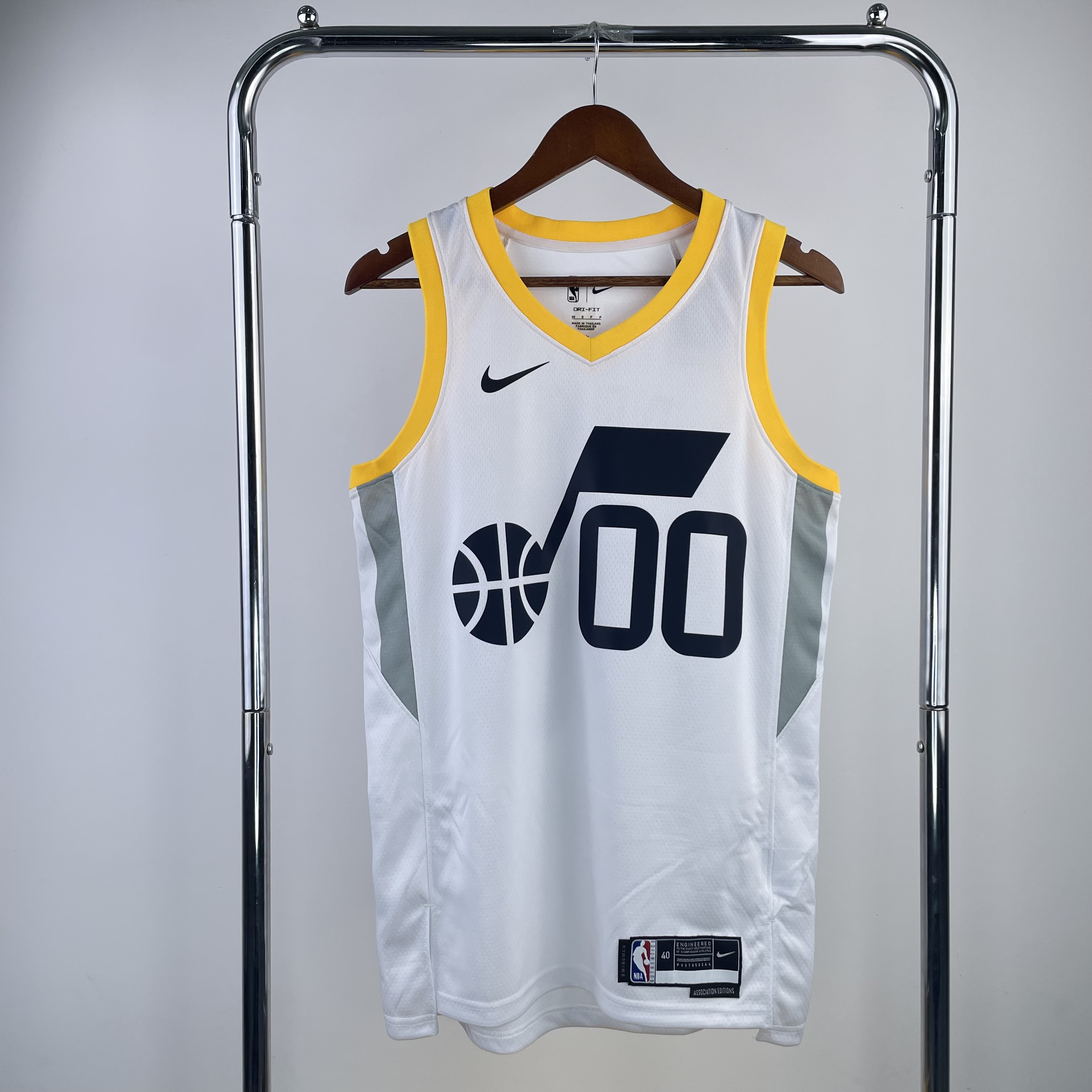 23 Jazz home white 00 Clarkson