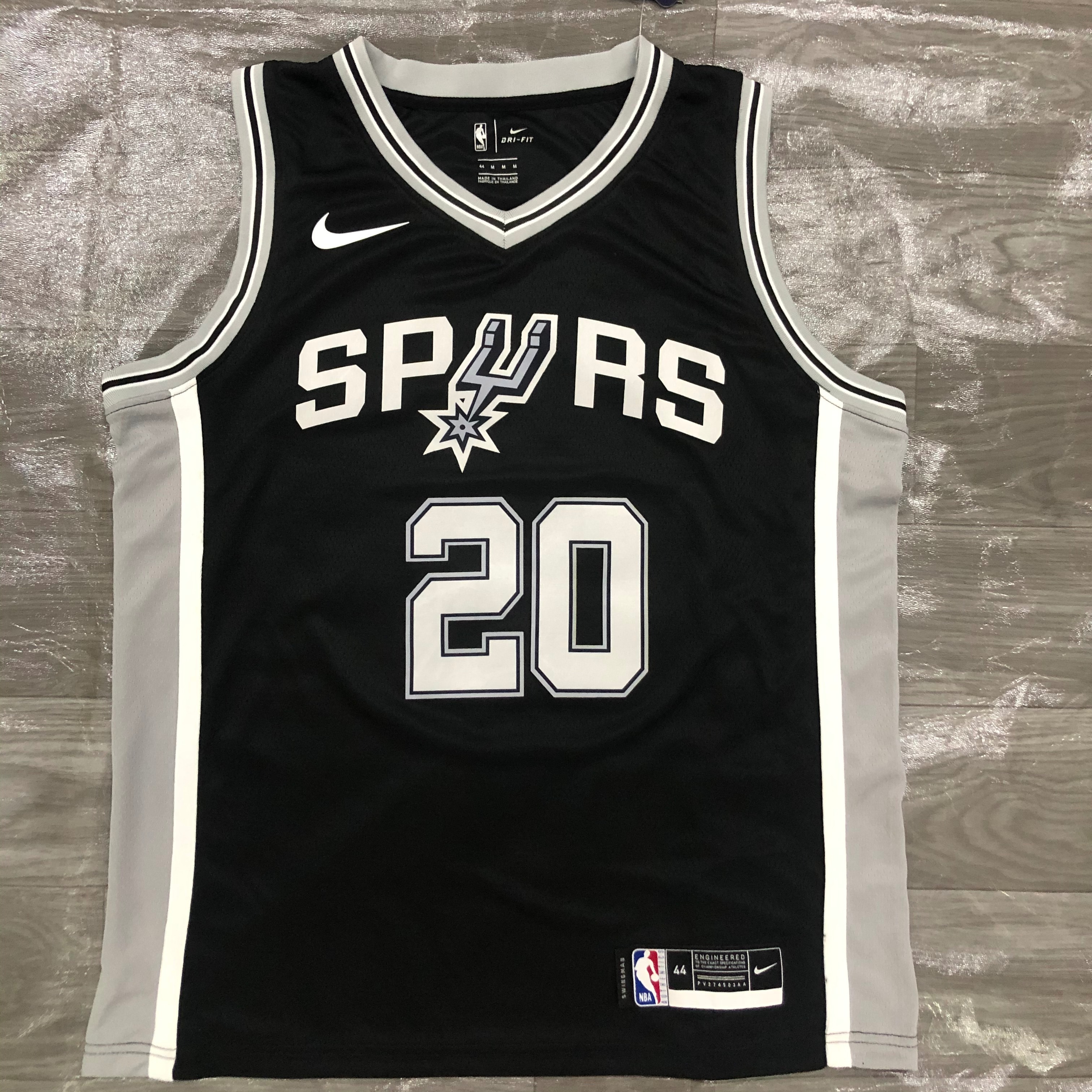 Spurs black 20 Ginobili