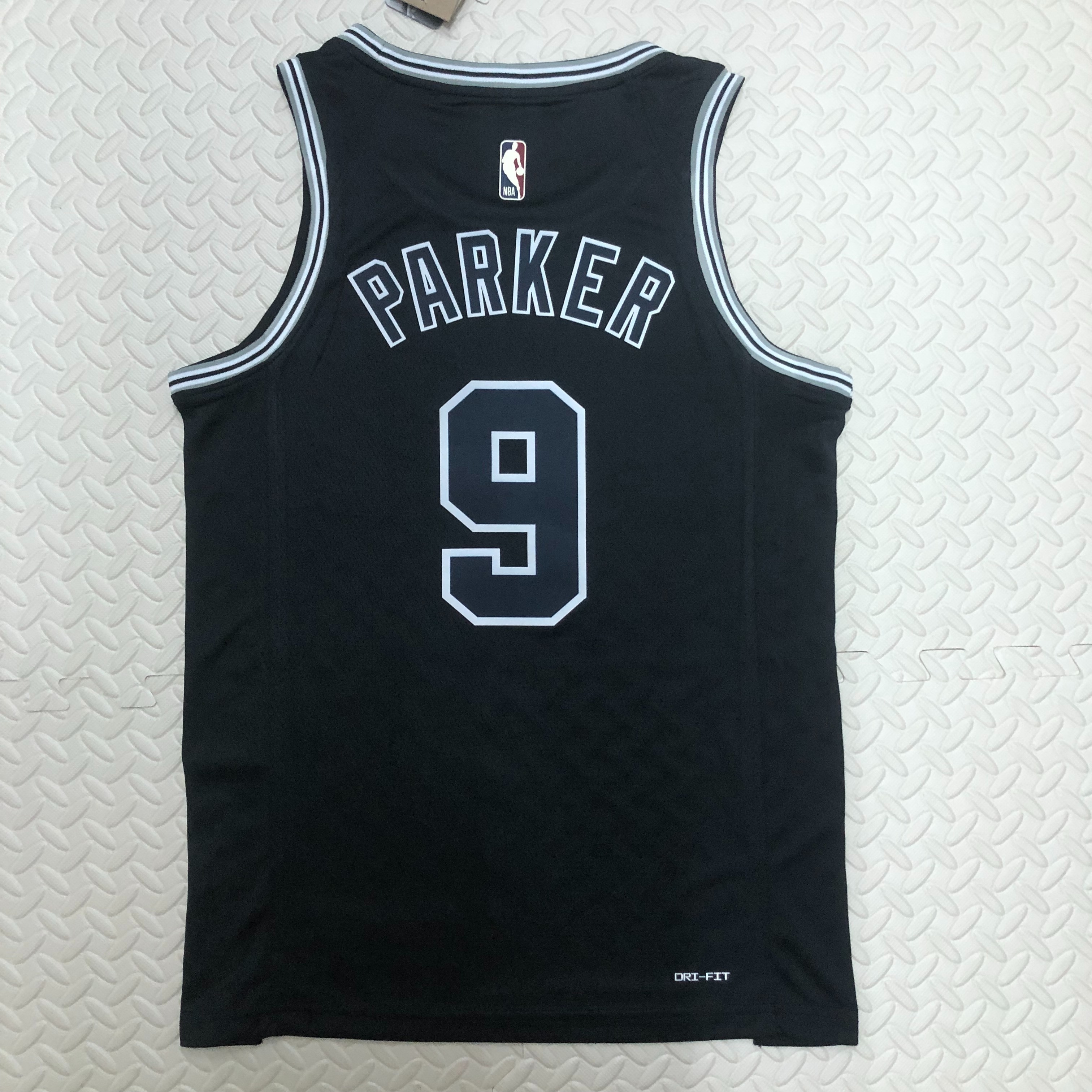 23 Spurs retro # 9 Parker