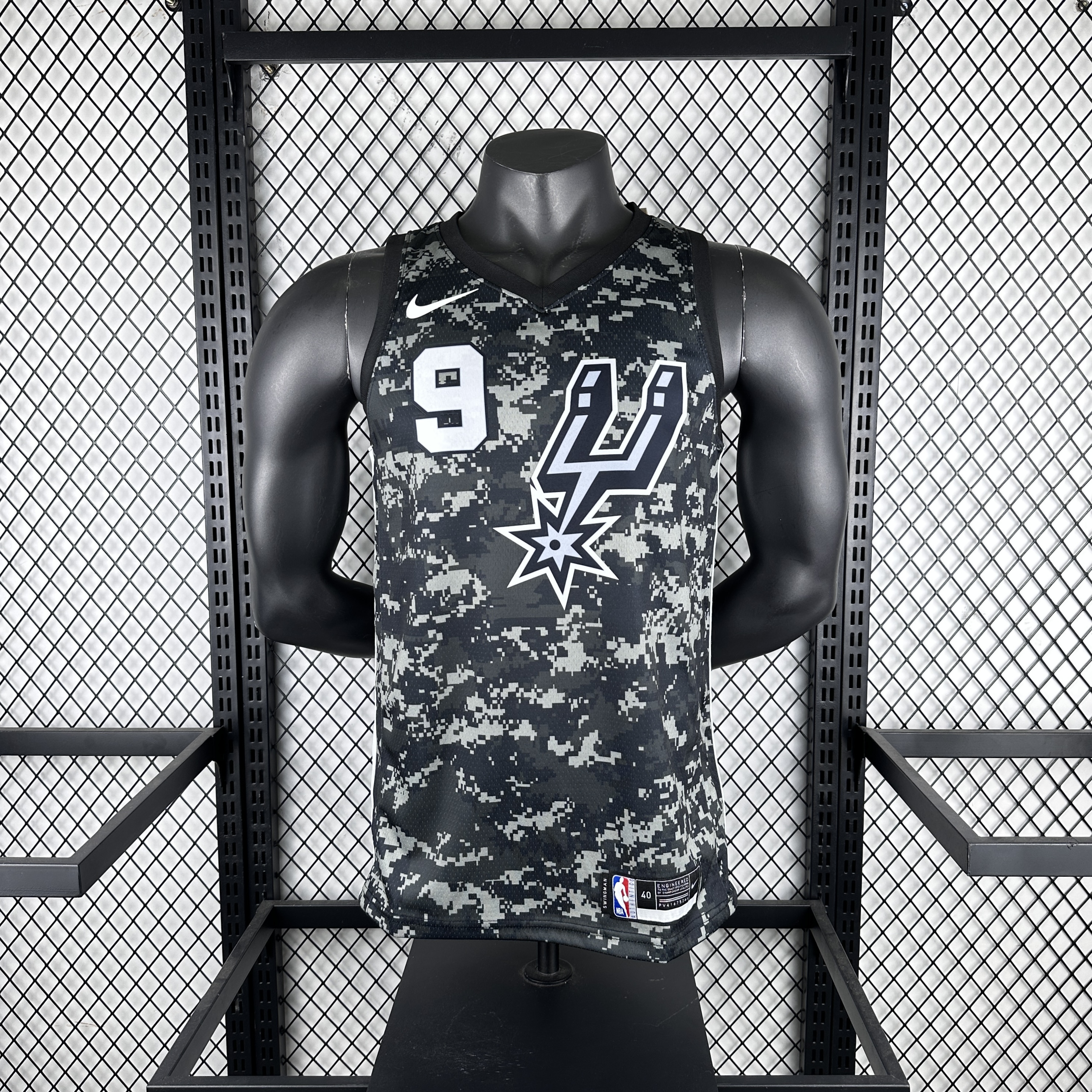 Spurs camo number nine Parker