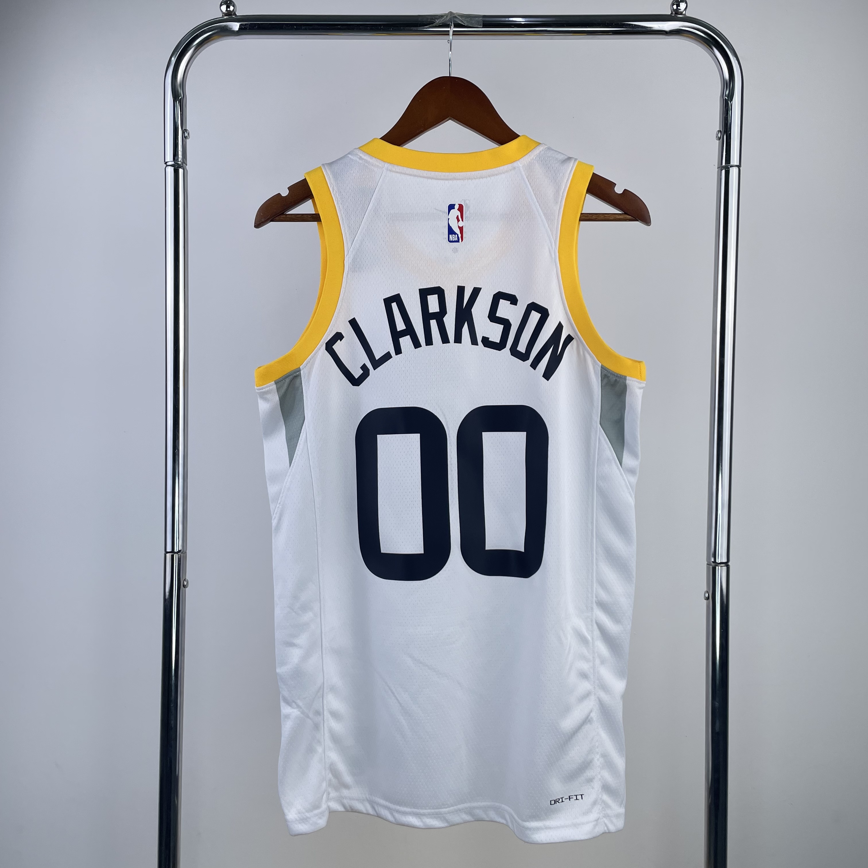 23 Jazz home white 00 Clarkson