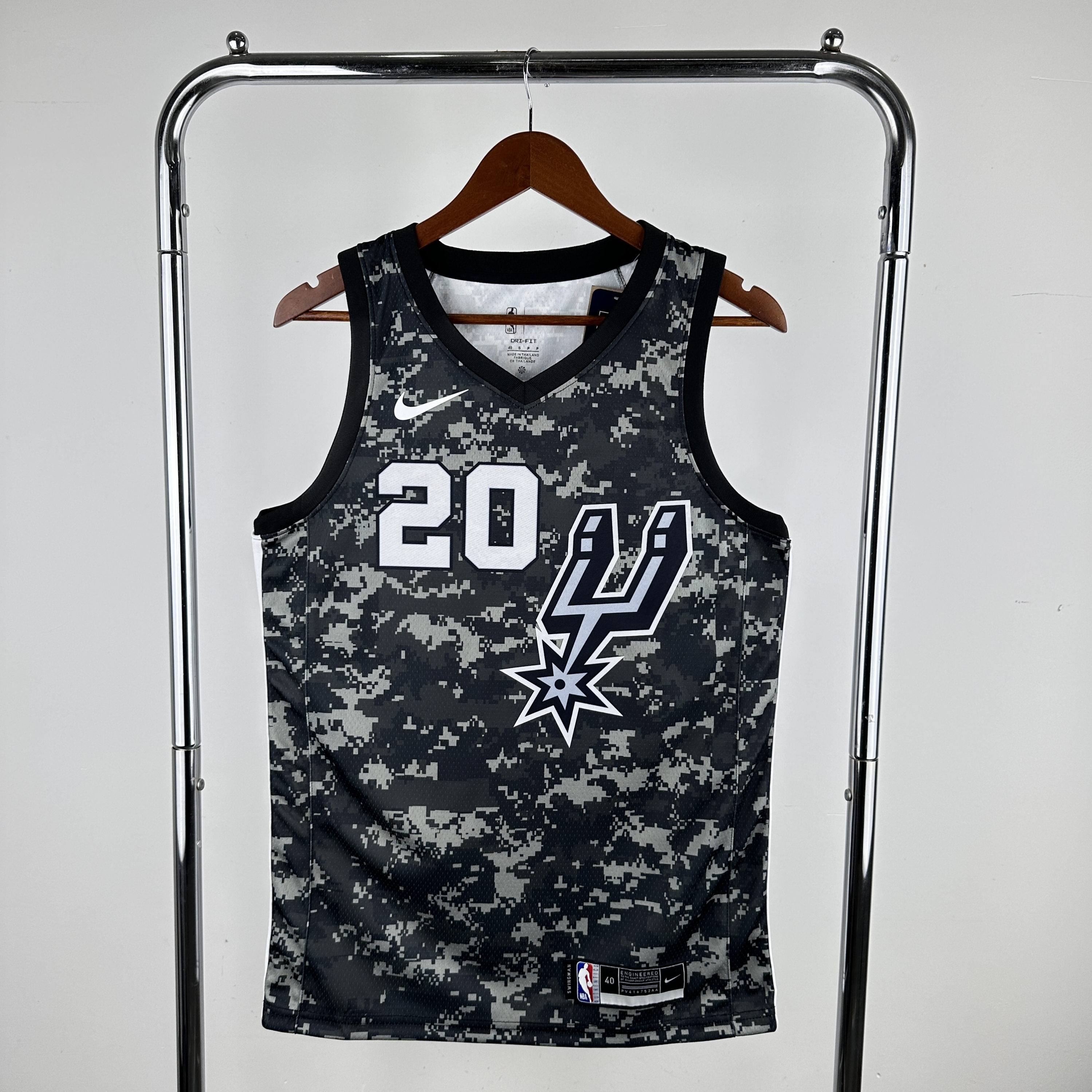 Spurs camo 20 Ginobili