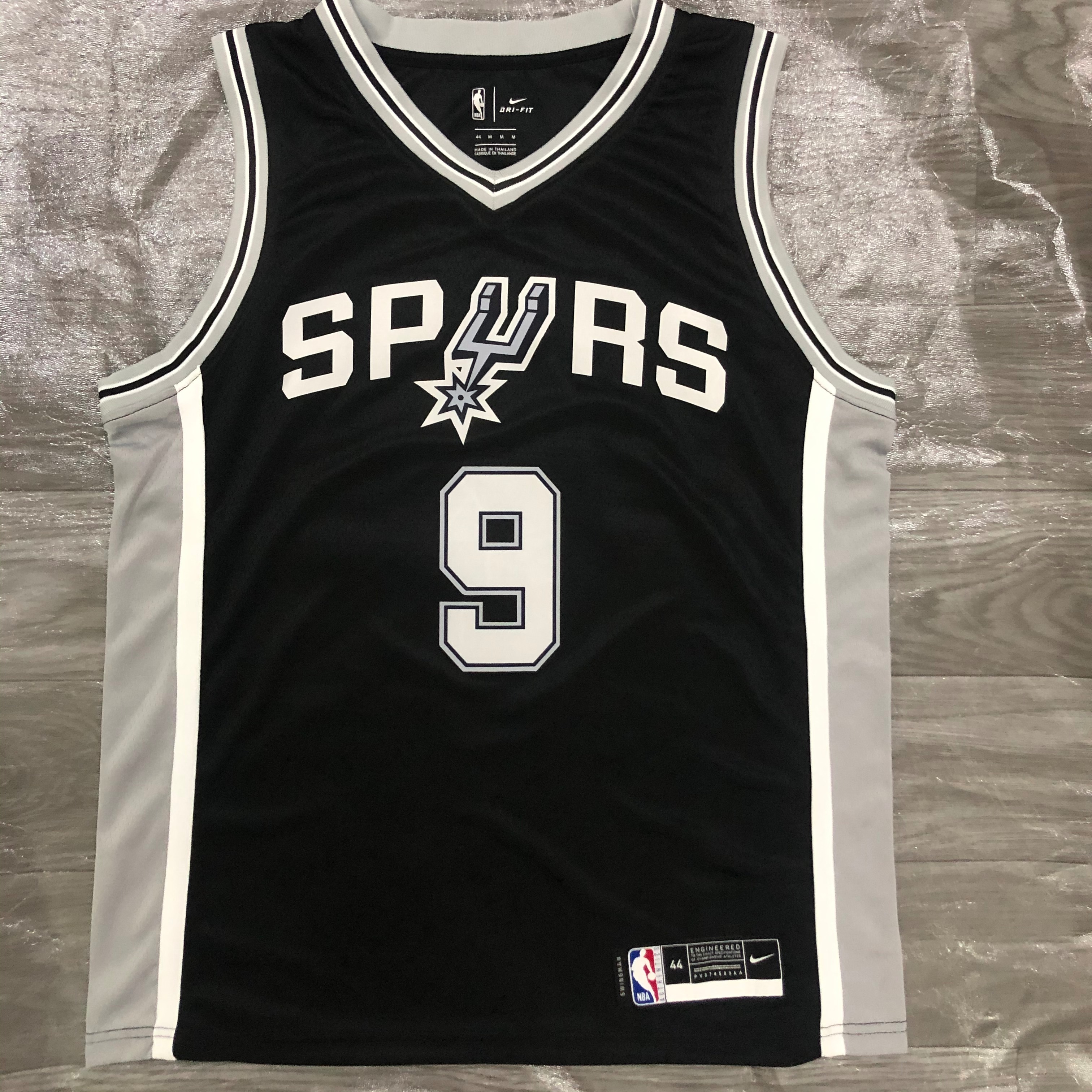 Spurs black number 9 Parker