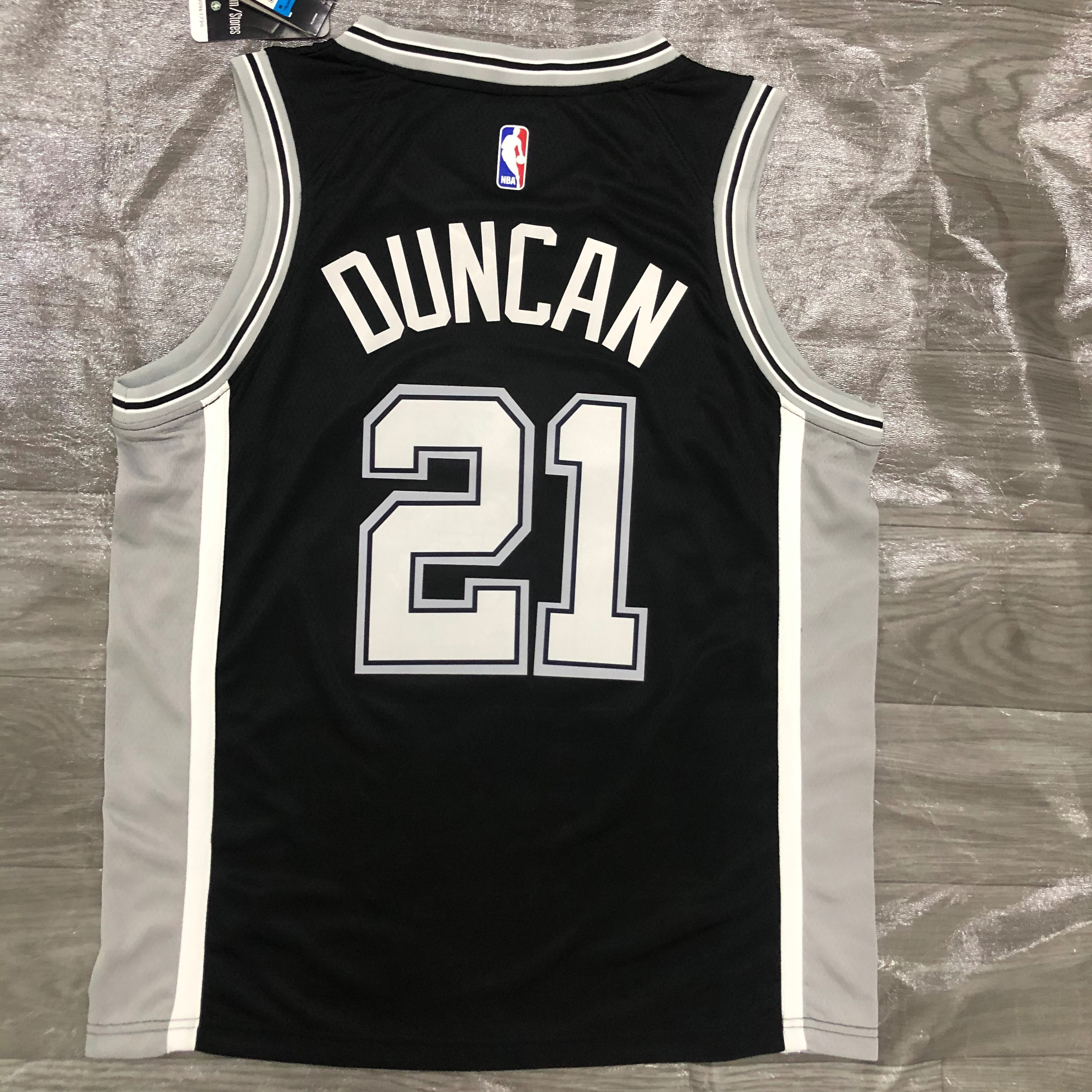 Spurs black 21 Duncan