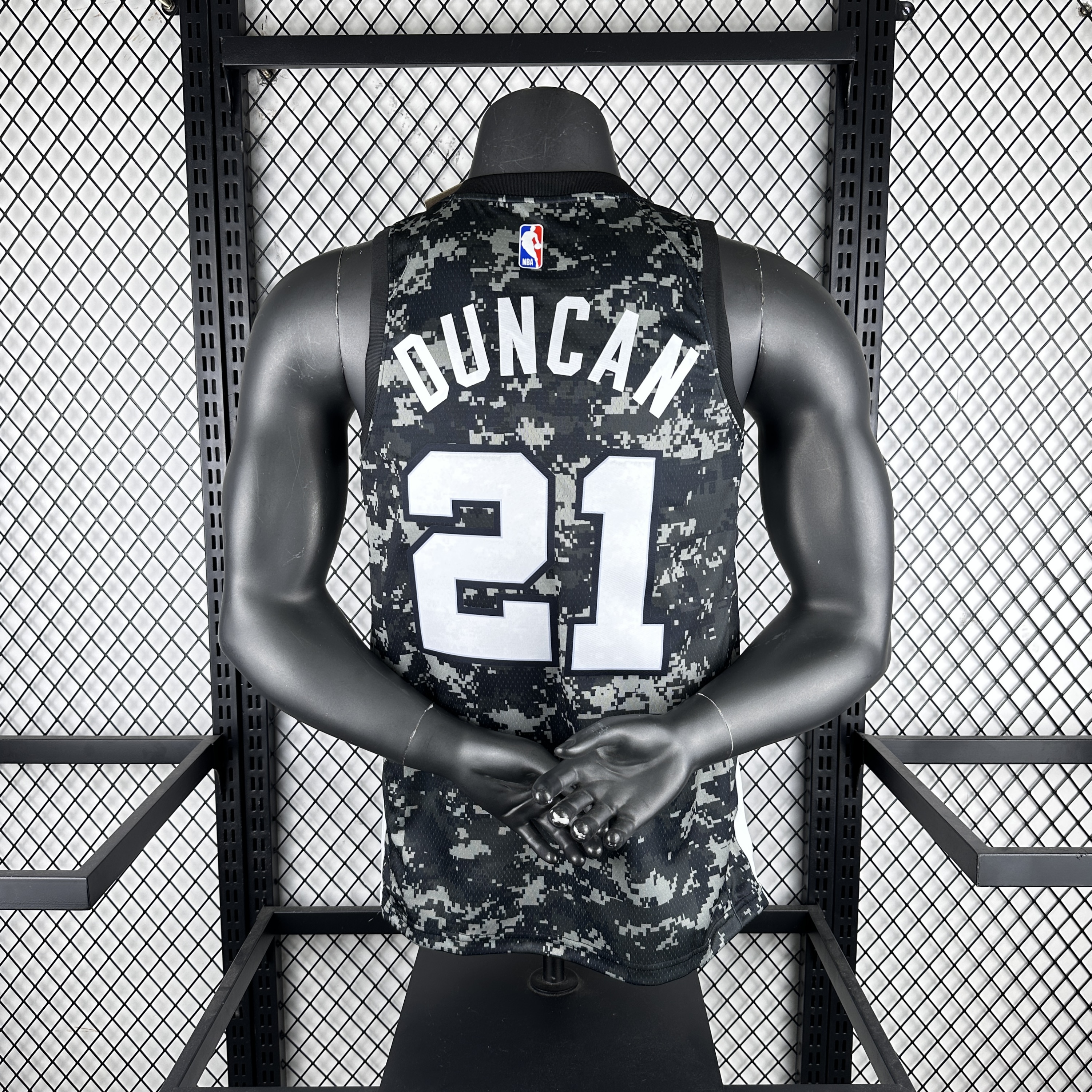 Spurs camo number 21 Duncan