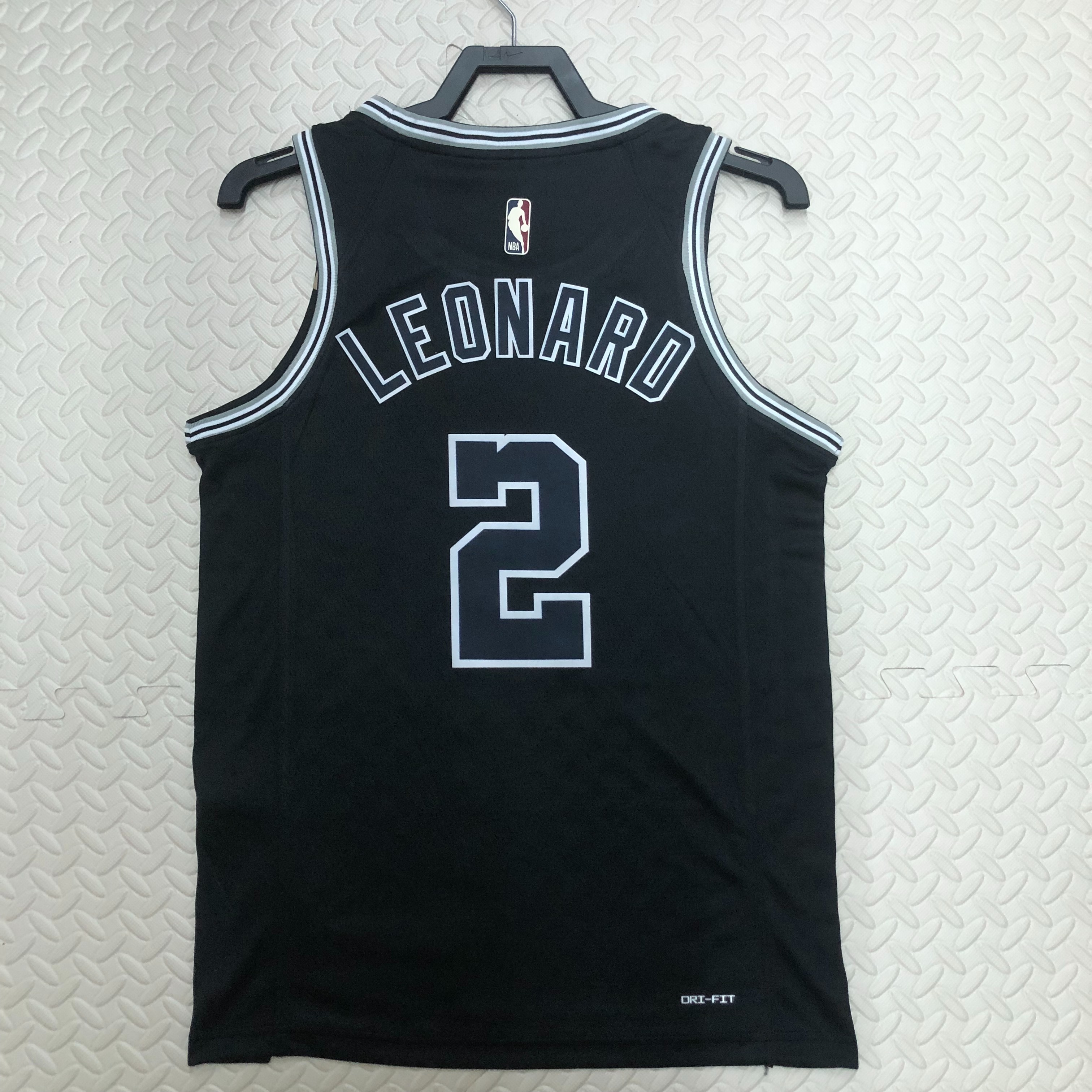 23 Spurs retro # 2 Leonard