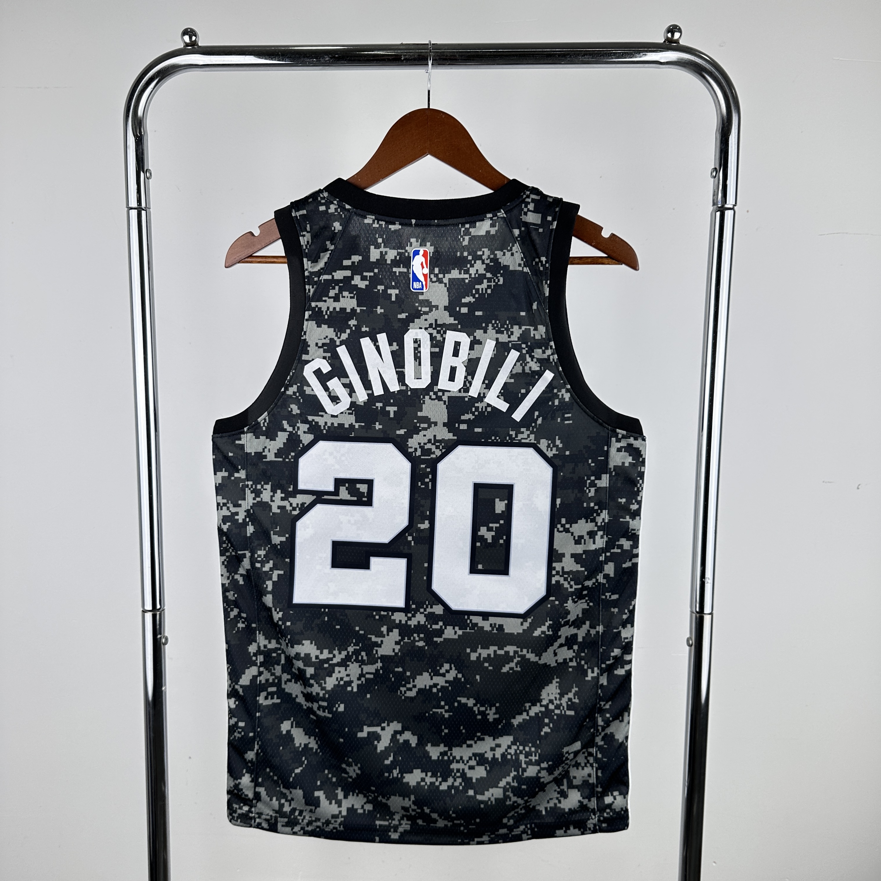 Spurs camo 20 Ginobili