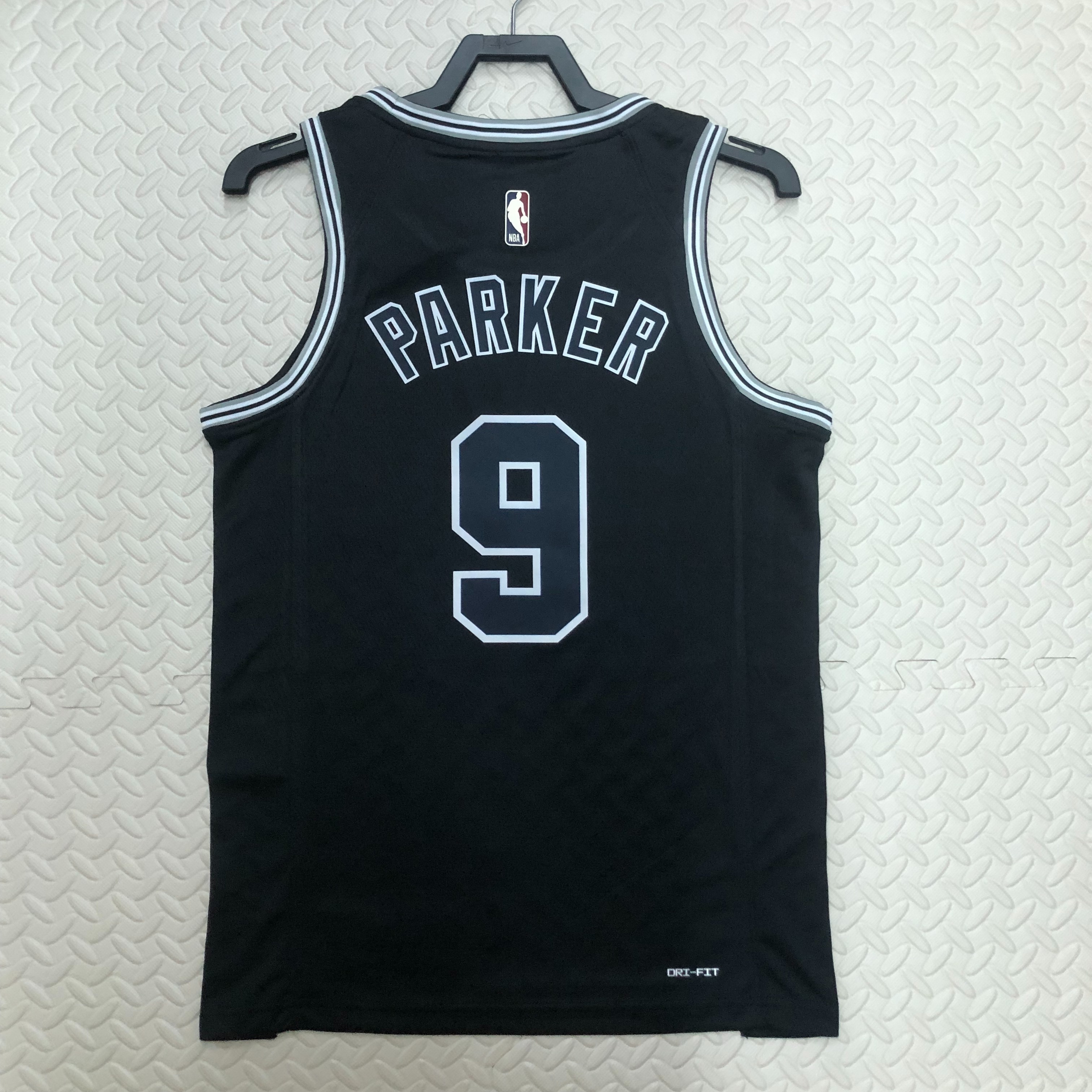 23 Spurs retro # 9 Parker