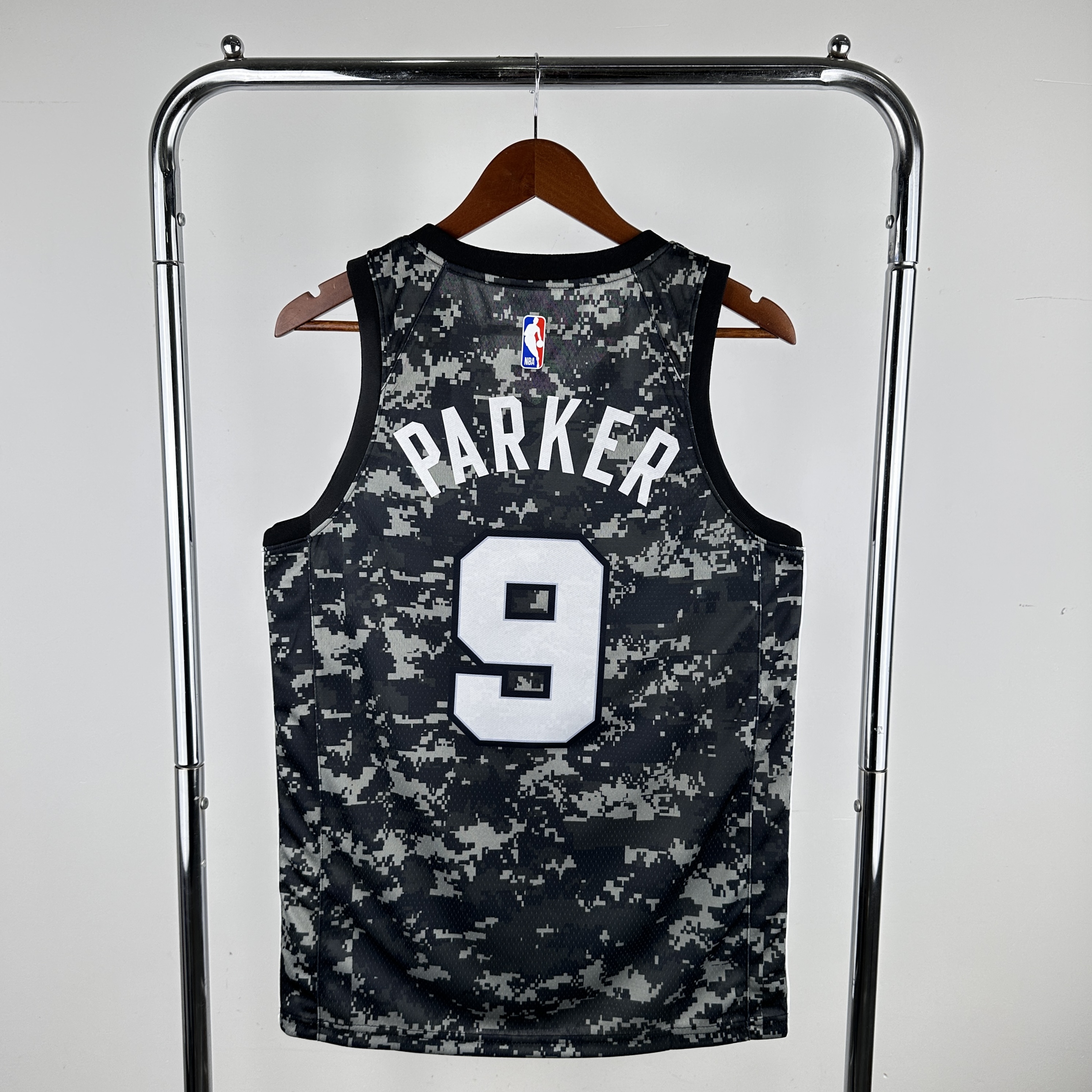 Spurs camo number nine Parker