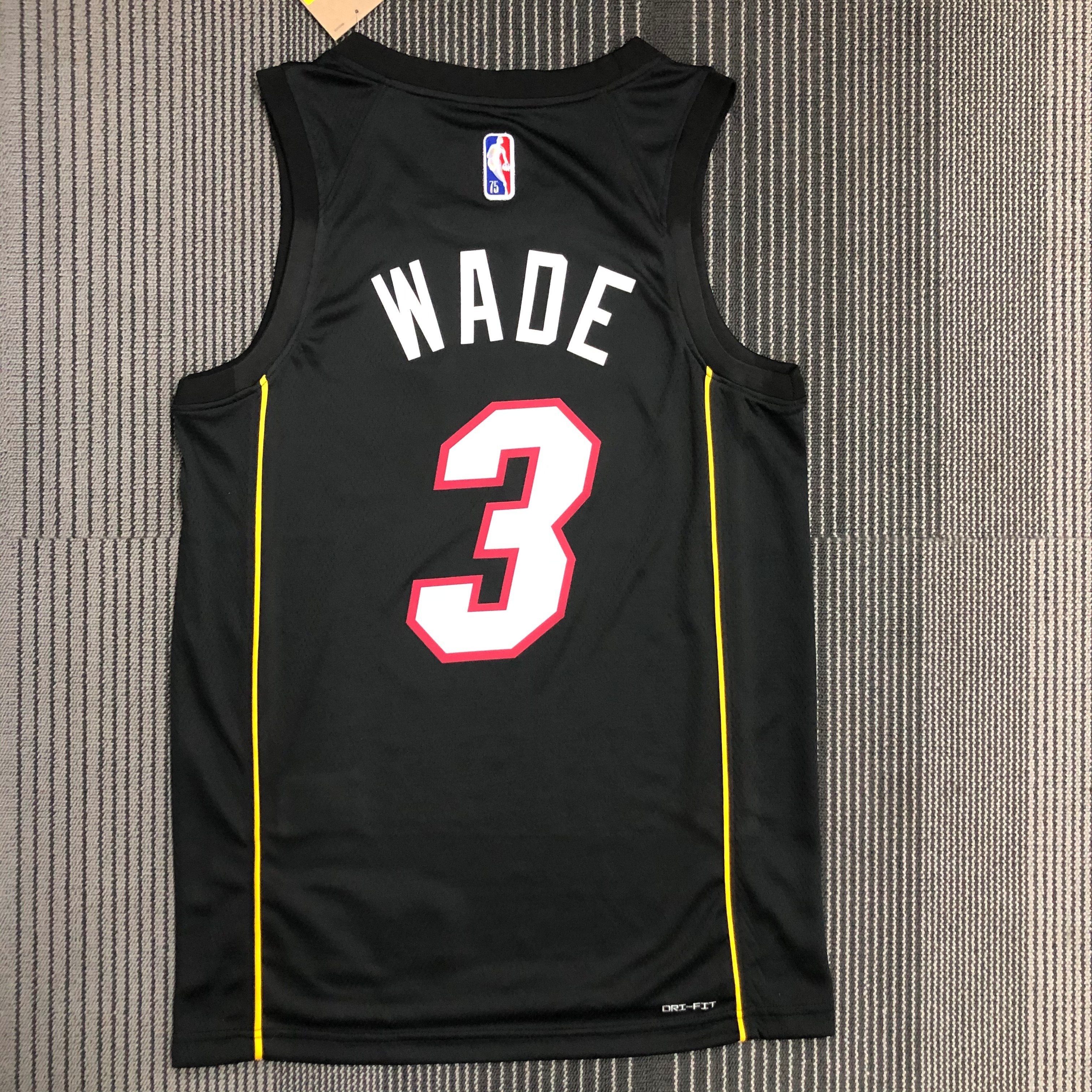 22 season Heat city version No. 3 Wade