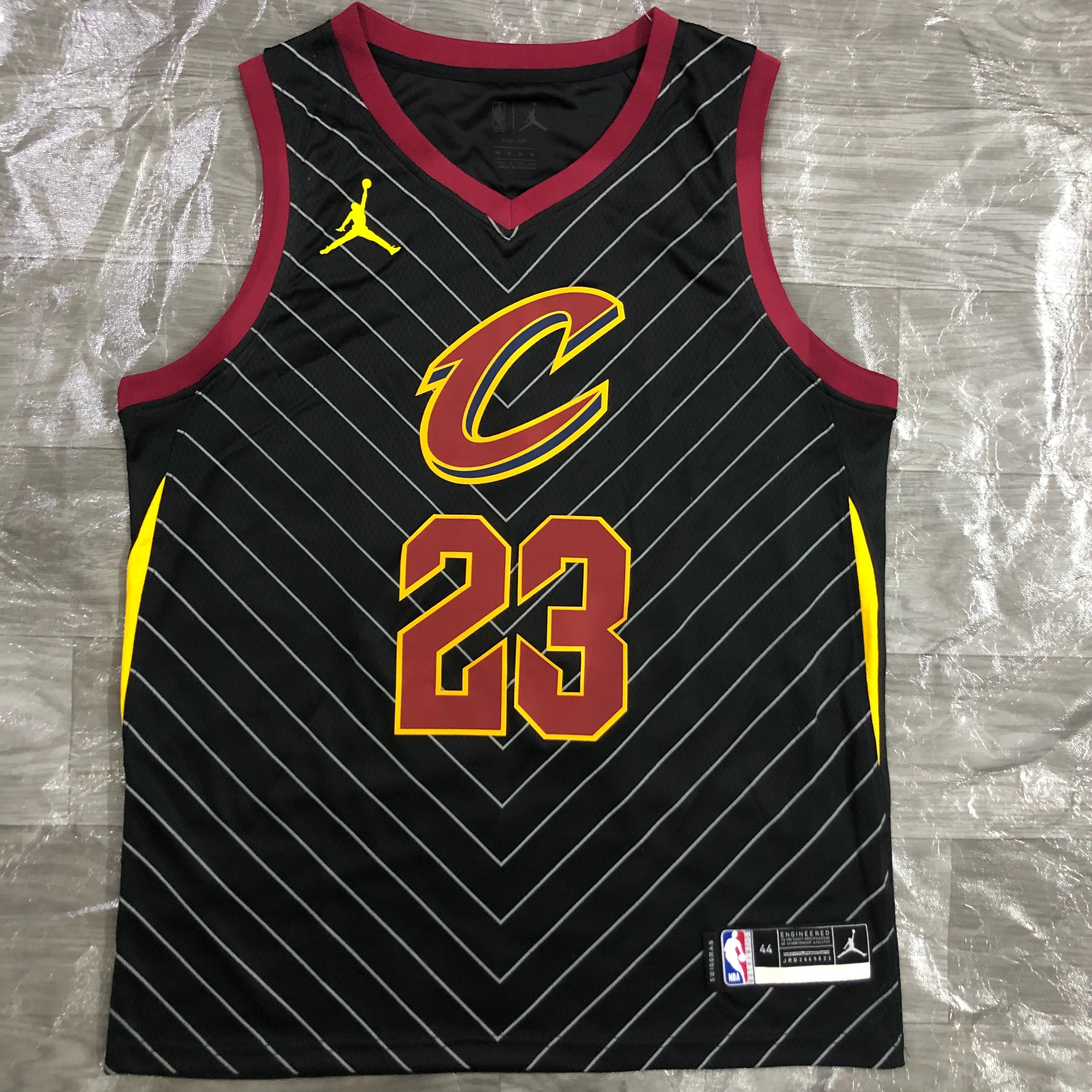 The 21 season Cavaliers JORDAN theme limited number 23 James